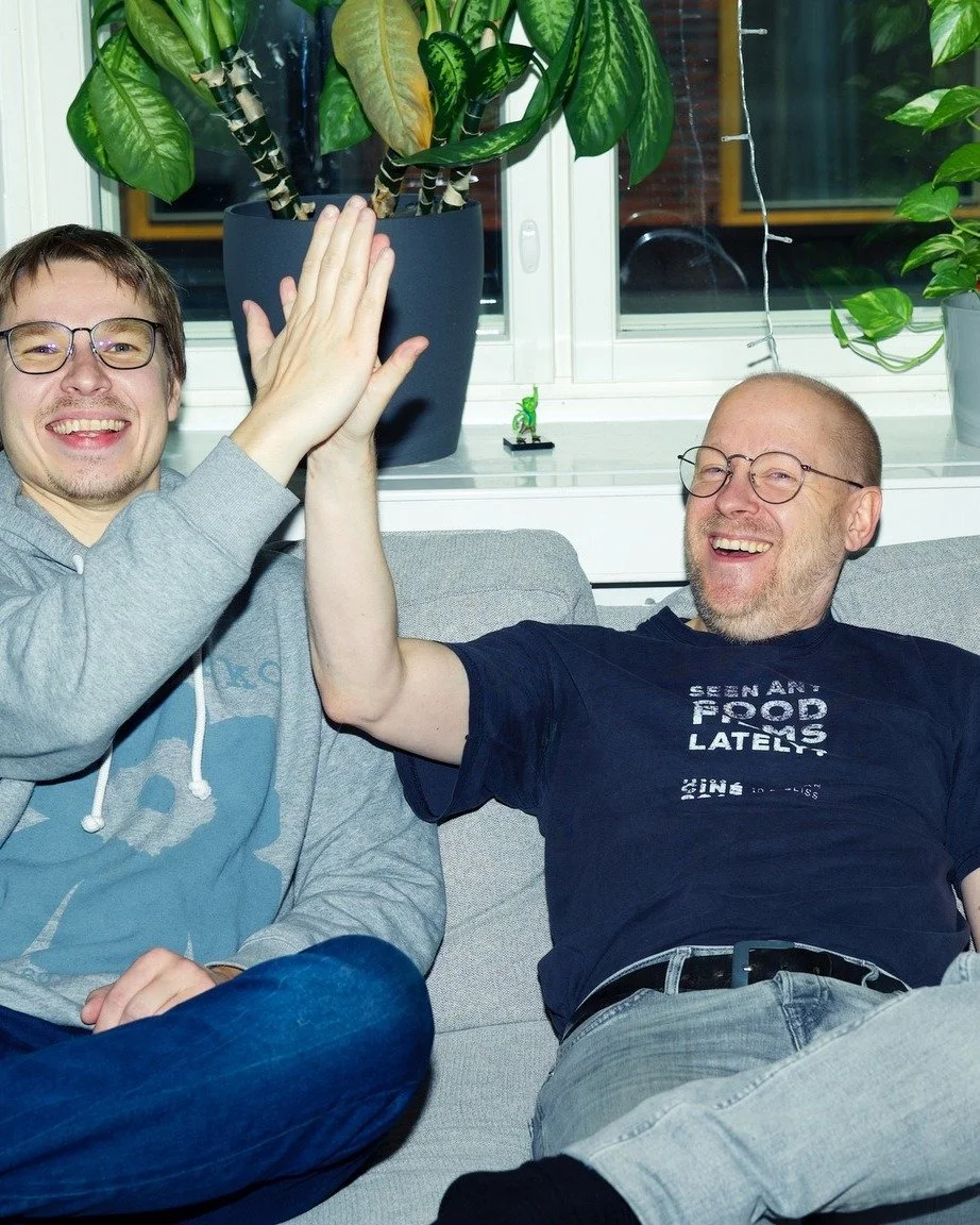 Seniorit eiv&auml;t mene koskaan pois muodista. Vaikka markkina muuttuu, ty&ouml;kalut vaihtuvat ja teknologia kehittyy, tarve senioritason ohjelmistokehitt&auml;jille pysyy.

Seniori
✔️ aloittaa ty&ouml;n ymm&auml;rt&auml;m&auml;ll&auml;, mik&auml; 