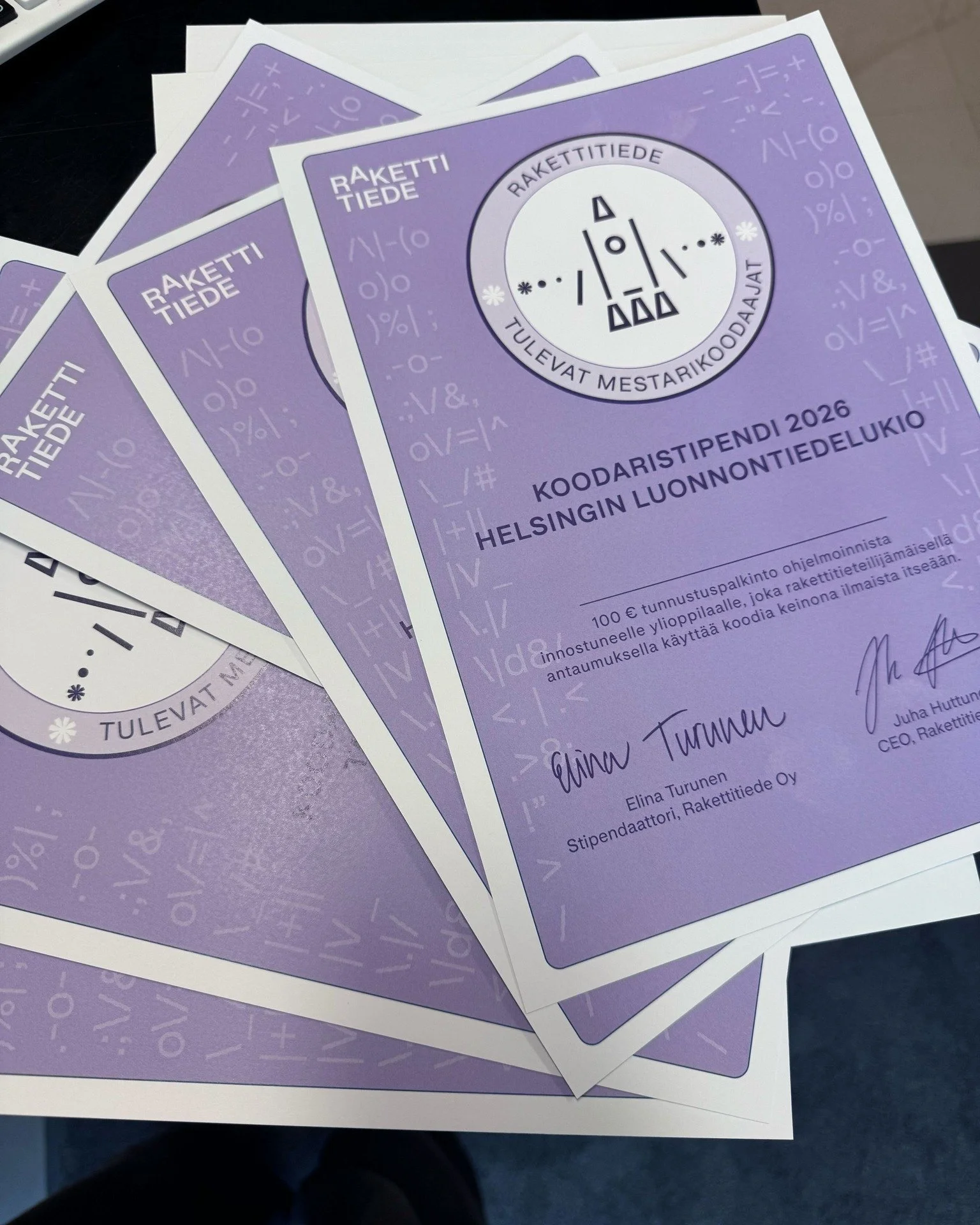 Onnea maailmanmestarit ja erityisesti kaikki vastavalmistuneet! 🇫🇮 🎓

Lahjoitimme jo kolmatta vuotta per&auml;kk&auml;in viisi stipendi&auml; ohjelmoinnista innostuneille ylioppilaille, jotka rakettitieteilij&auml;m&auml;isell&auml; antaumuksella 