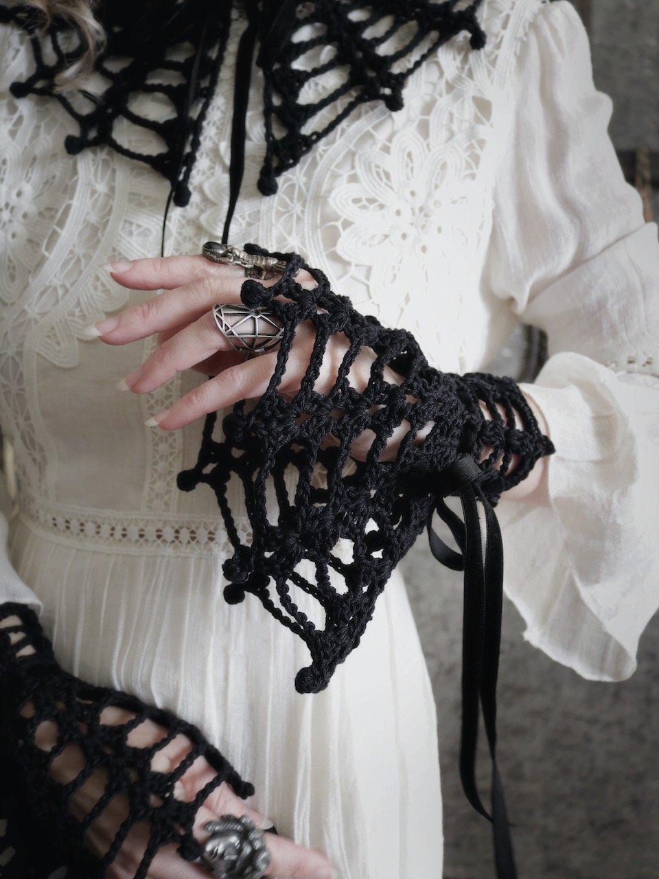 goth gothic victorian witch mourning wrist cuff crochet pattern pdf download