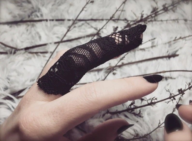 black+stretch+lace+ring+victorian+long+floral.jpg