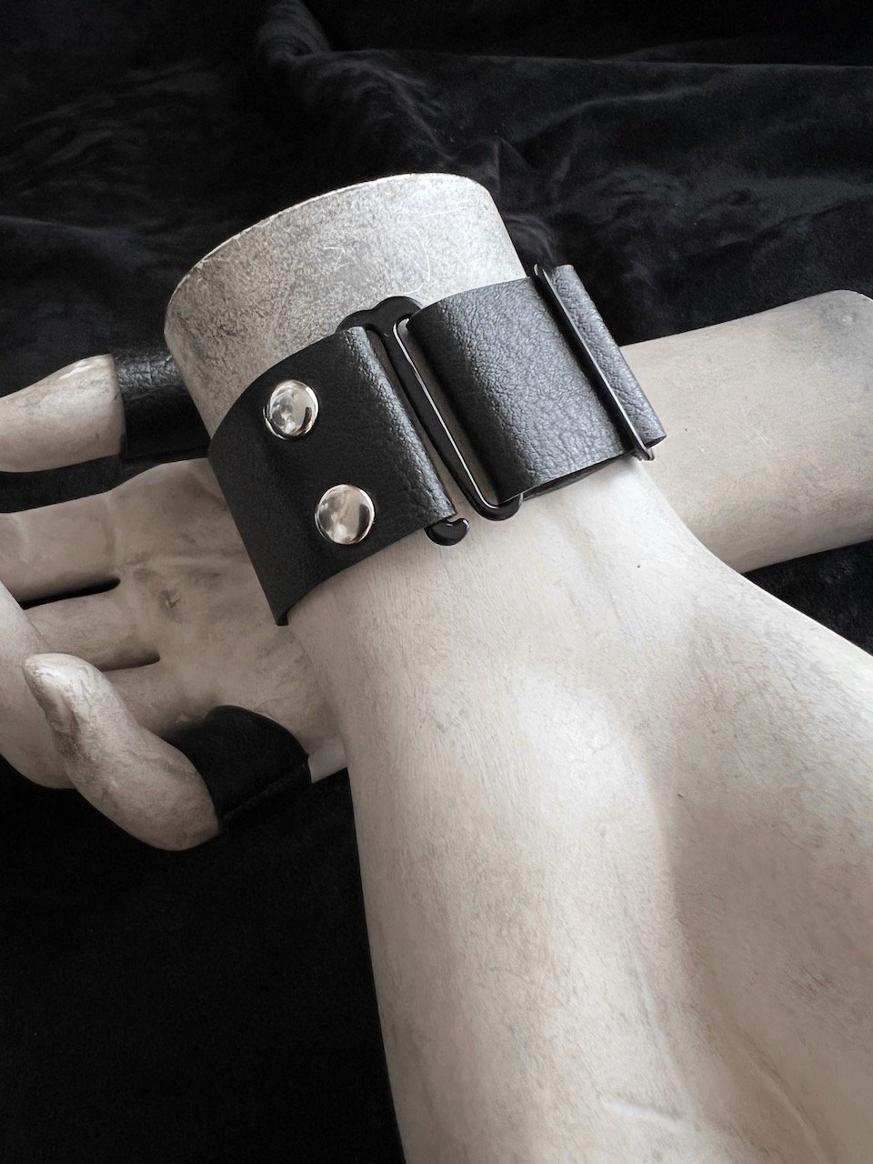 The Spiked Black Leather Cuff – The Dark USA