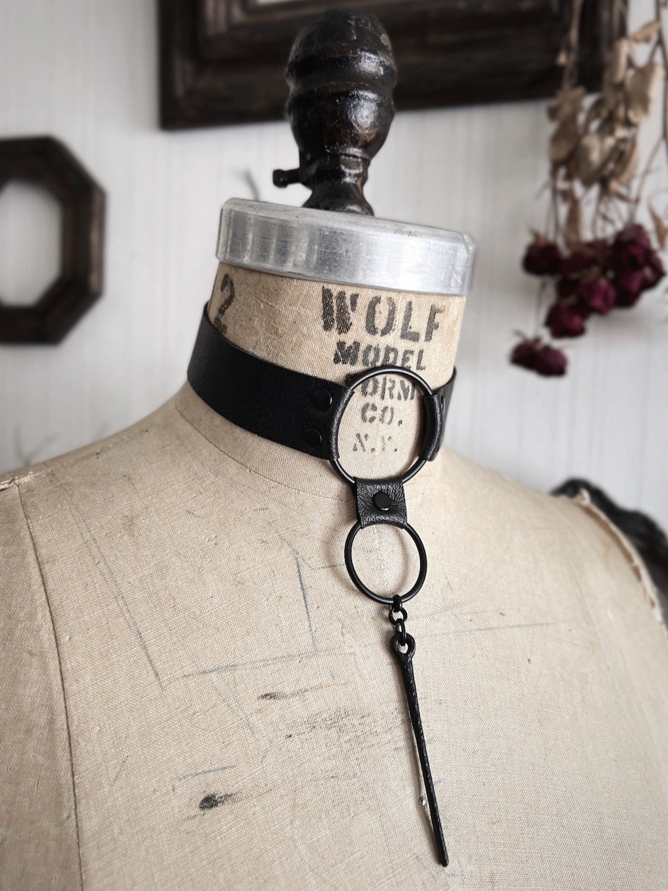 1" Wide Black O-Ring Choker With Black Coffin Nail Spike - Chunky Vegan Leather Collar Necklace - Unisex Goth Faux Leather Choker Collar
