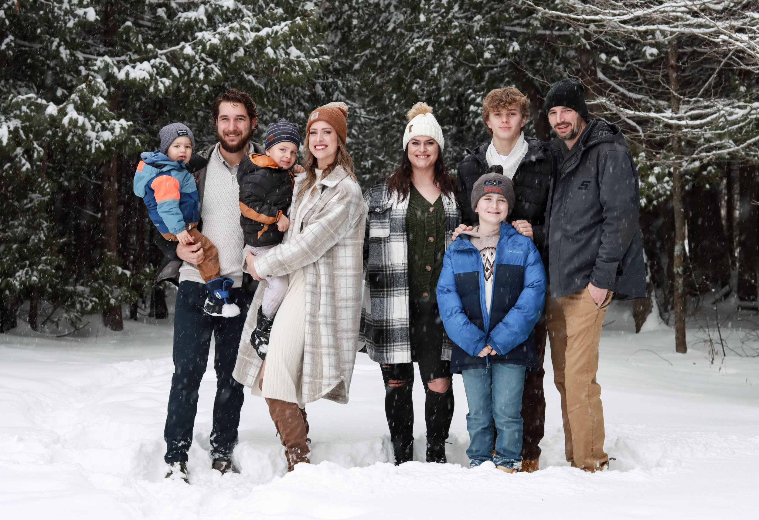 FamilyWinter2022-14.jpg