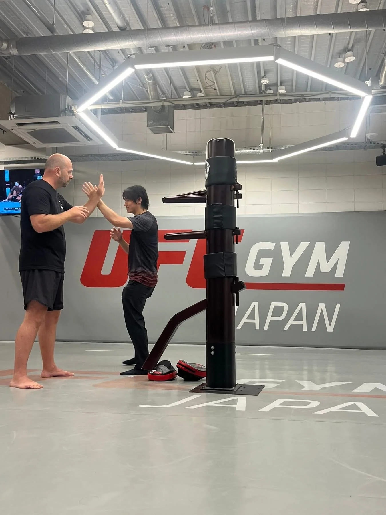 japan ufc me coach wood man.JPG