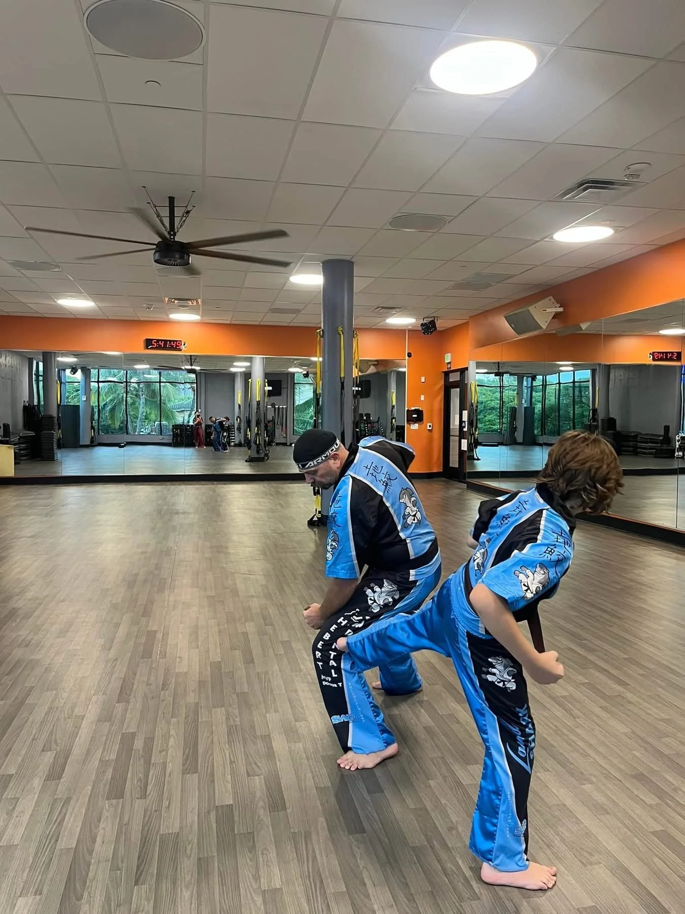jett test kick to nee.JPG