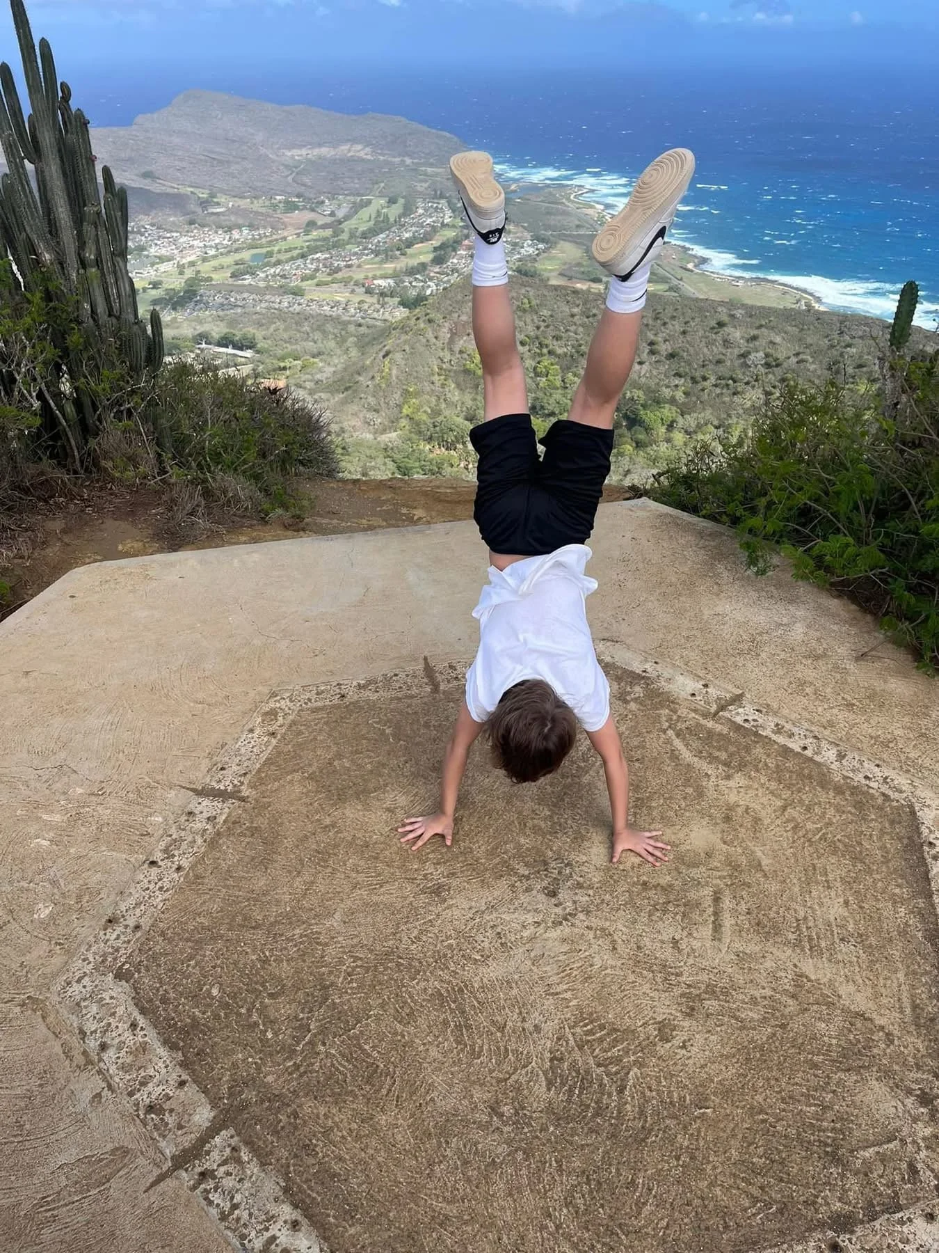 hi jett handstand valca.JPG