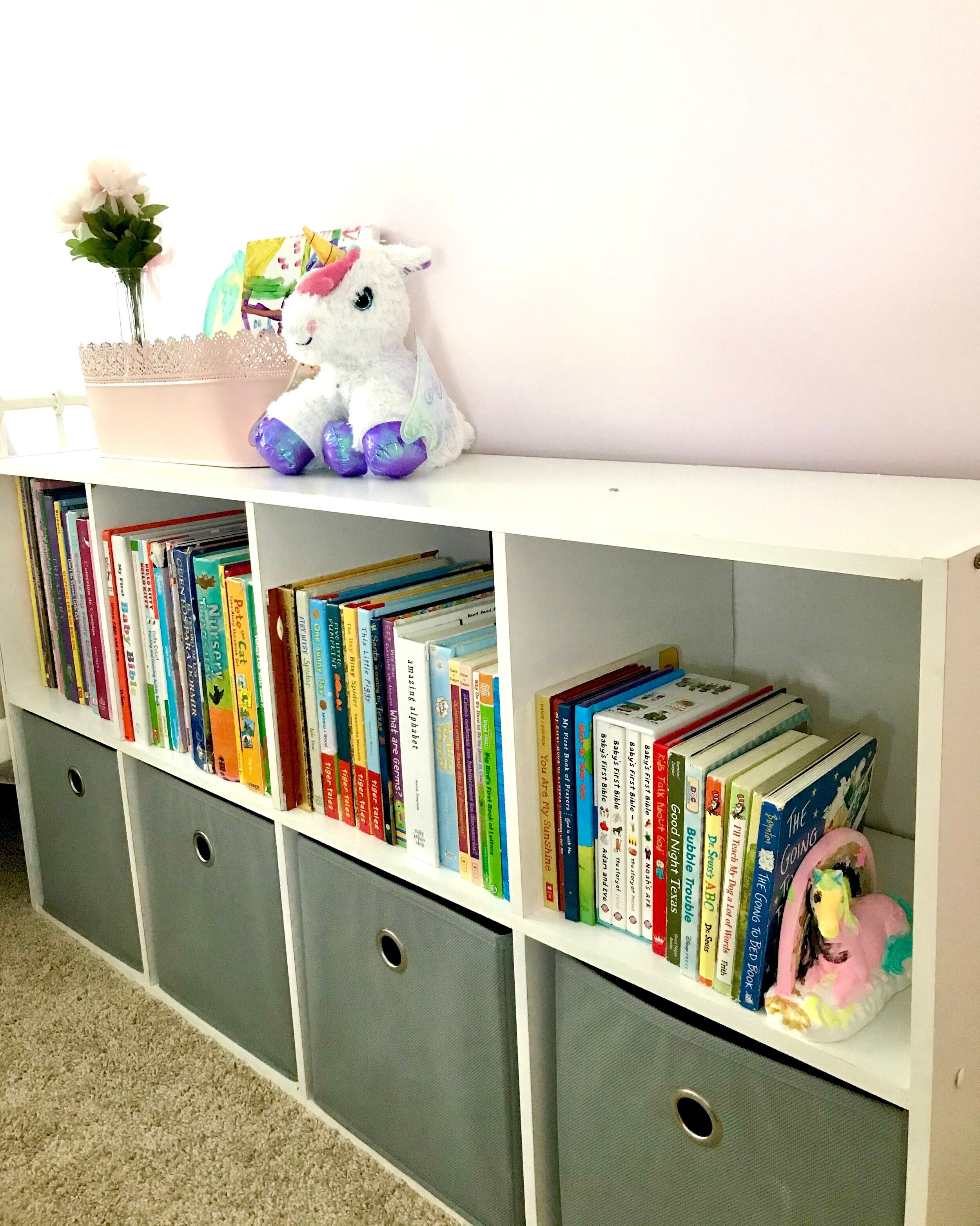 kids home library organized in descending order