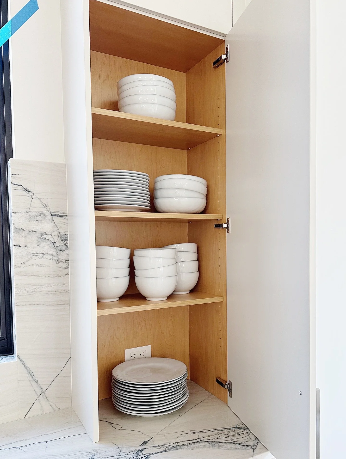 New kitchen organizational systems that are beautiful + functional! 

Kitchen unpacked + organized by @sorttossrepeat 

Moving into your dream home soon? We can help you get organized from day one so that you can do the things that matter the most. 
