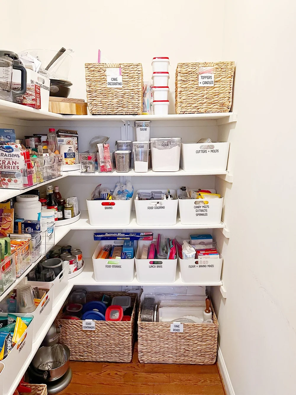 Swipe ➡️ to see this see an amazing pantry glow up, totally chef&rsquo;s kiss 😘 

Before and after photos are always my favorite, it truly shows the mindful organizational systems that we love to create for our clients. 

Is your pantry in need of a