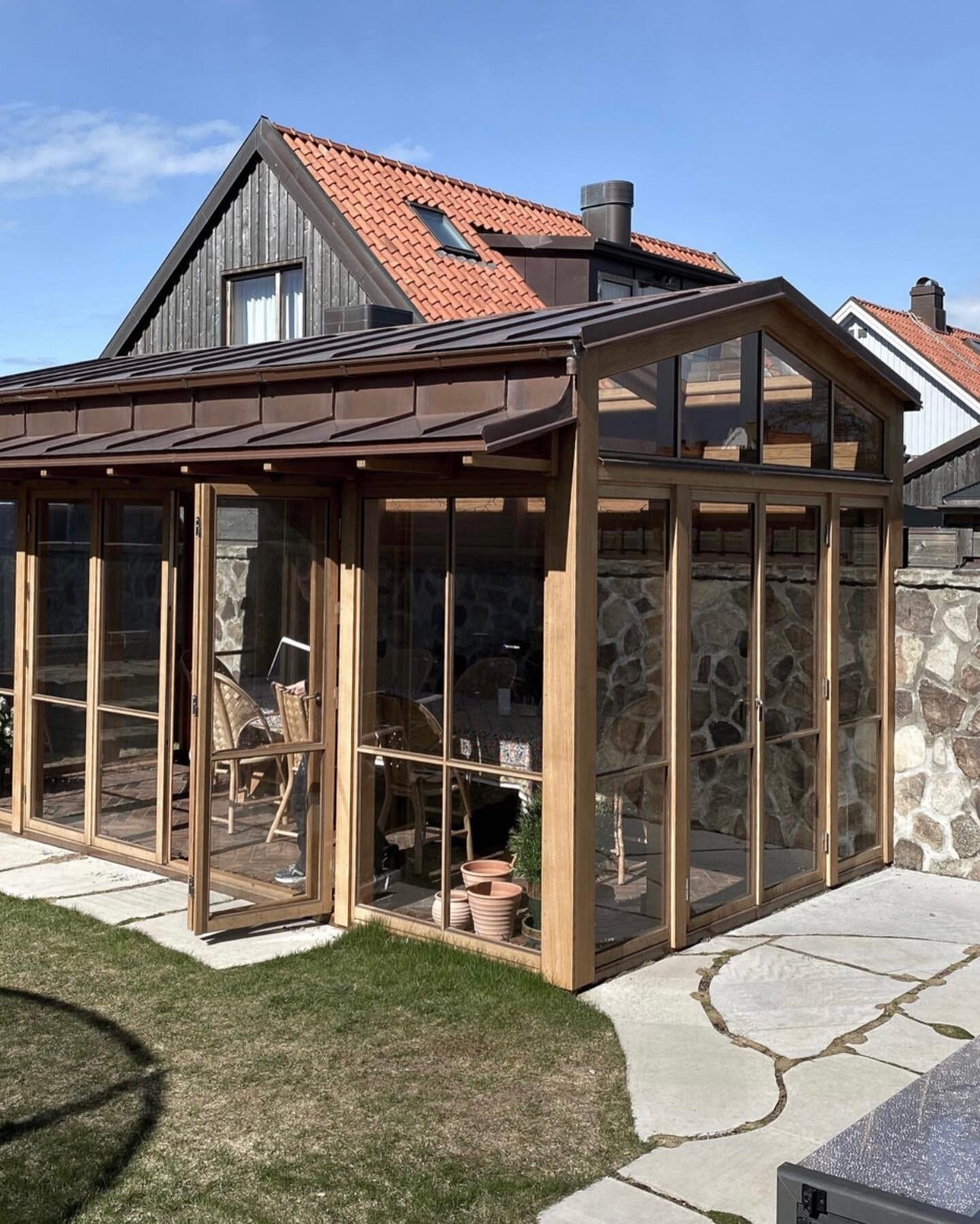 H&auml;r &auml;r ett lite annorlunda projekt som vi har haft ihop med @3doarkitekter. En atelj&eacute;byggnad helt i massiv ek 🌳