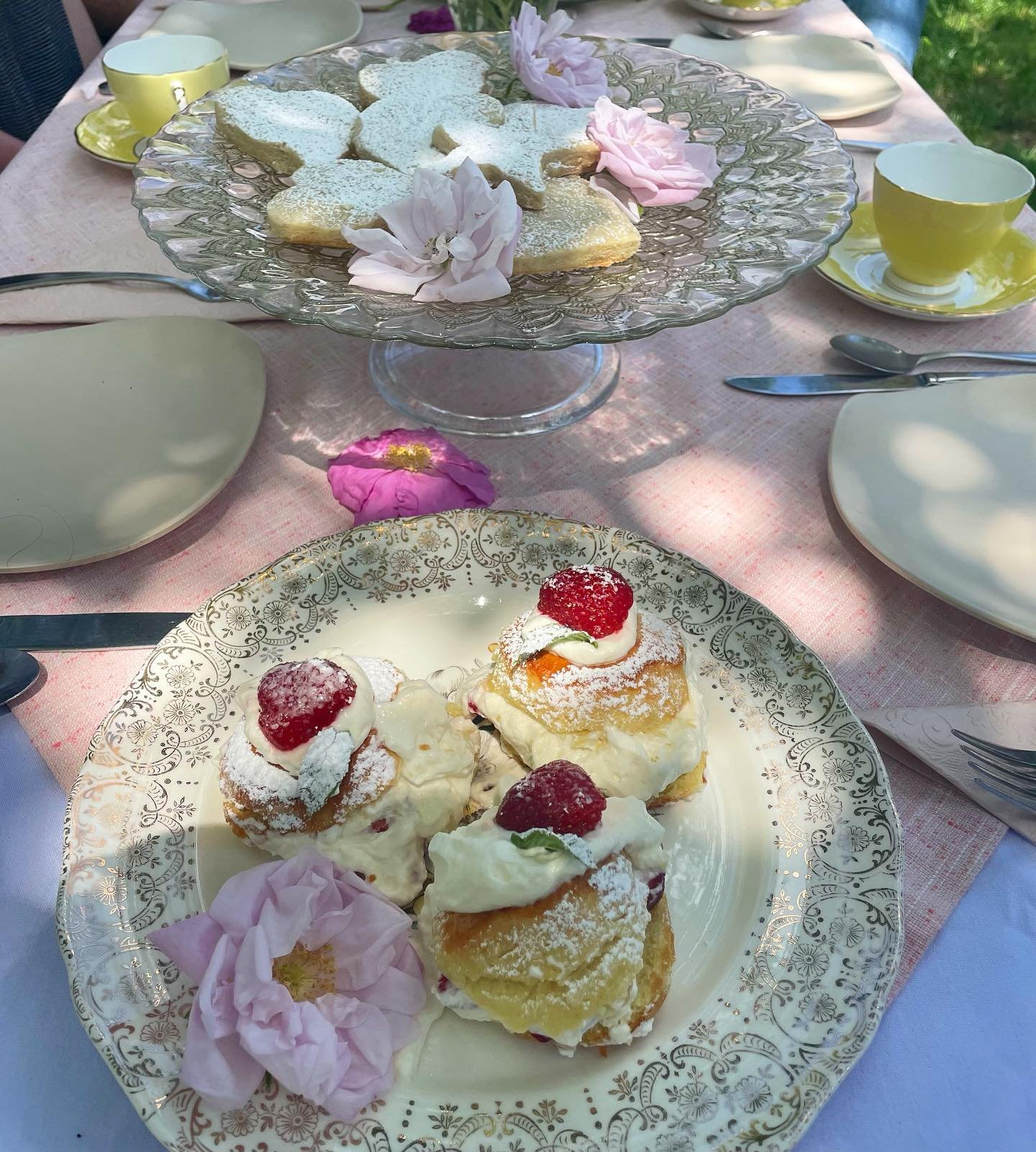 On this rainy day, we&rsquo;re dreaming about tea, sweets, and all of the delicious goodies that will be at our upcoming Afternoon Tea in celebration of Mother&rsquo;s Day on May 11th 🌷

Some tickets still available at obrienfarm.ca/store 💐