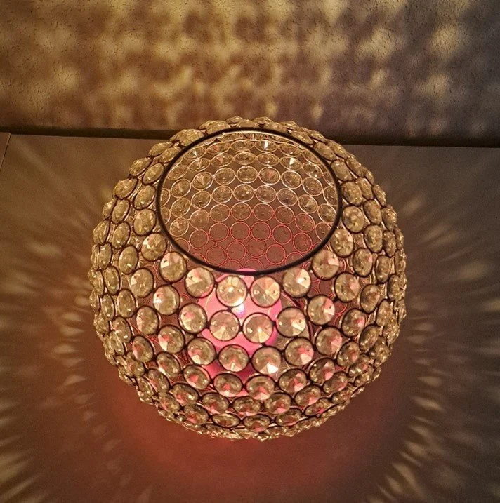 Raum und Zeit für Meditation am Abend