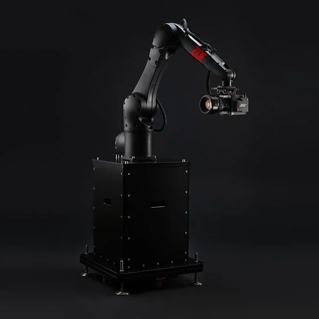 Zoe on top of the big base. The best height for table-top shots and people Portraits!
#motioncontrol #robot #cameragear