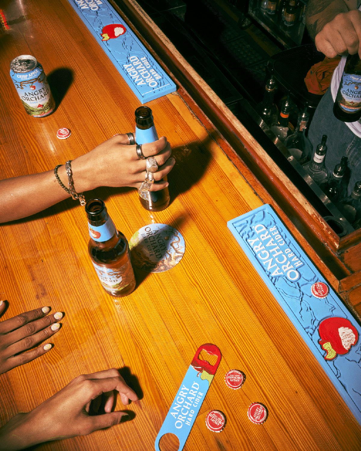 AO_GIF03_BARTENDER.gif