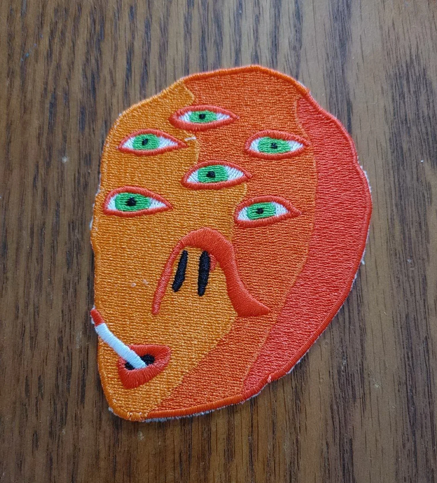 Écusson «Aucun cadre»