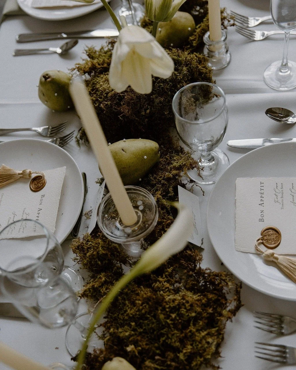 Loving how all these details came together! Truly one of my favorites to date. I love a good clean crisp look that is elevated, especially with these warm creamy tones and pops of green!

.
.
.
.
.

Photographer/Host: @indiajadephoto 
Wedding Planner
