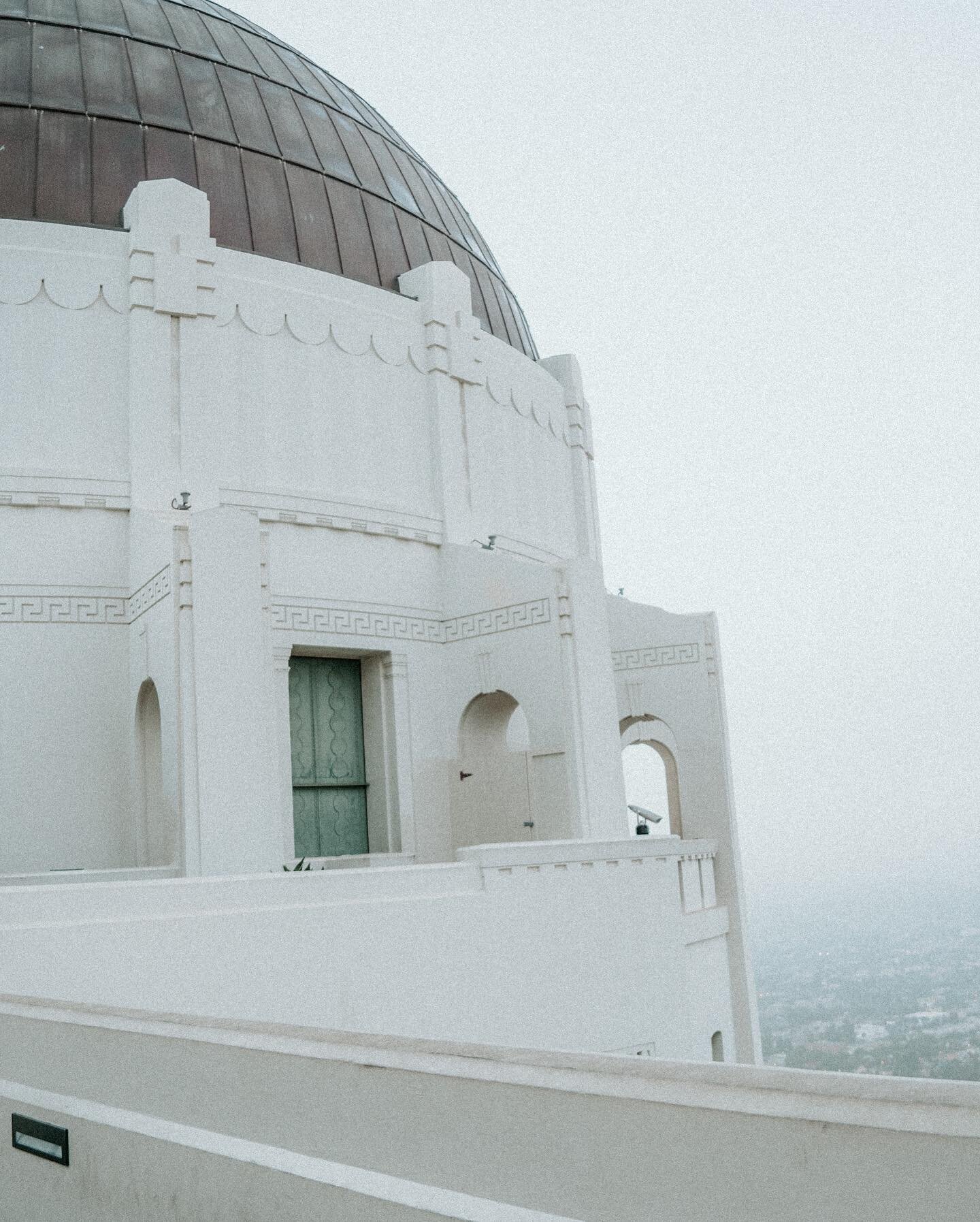griffith observatory, los angeles

// got like 4 hours of sleep in order to catch a golden sunrise at griffith only for it to be too cloudy to see the sun at all. but isn&rsquo;t that just like life? and yet theres still beauty to be found even in th
