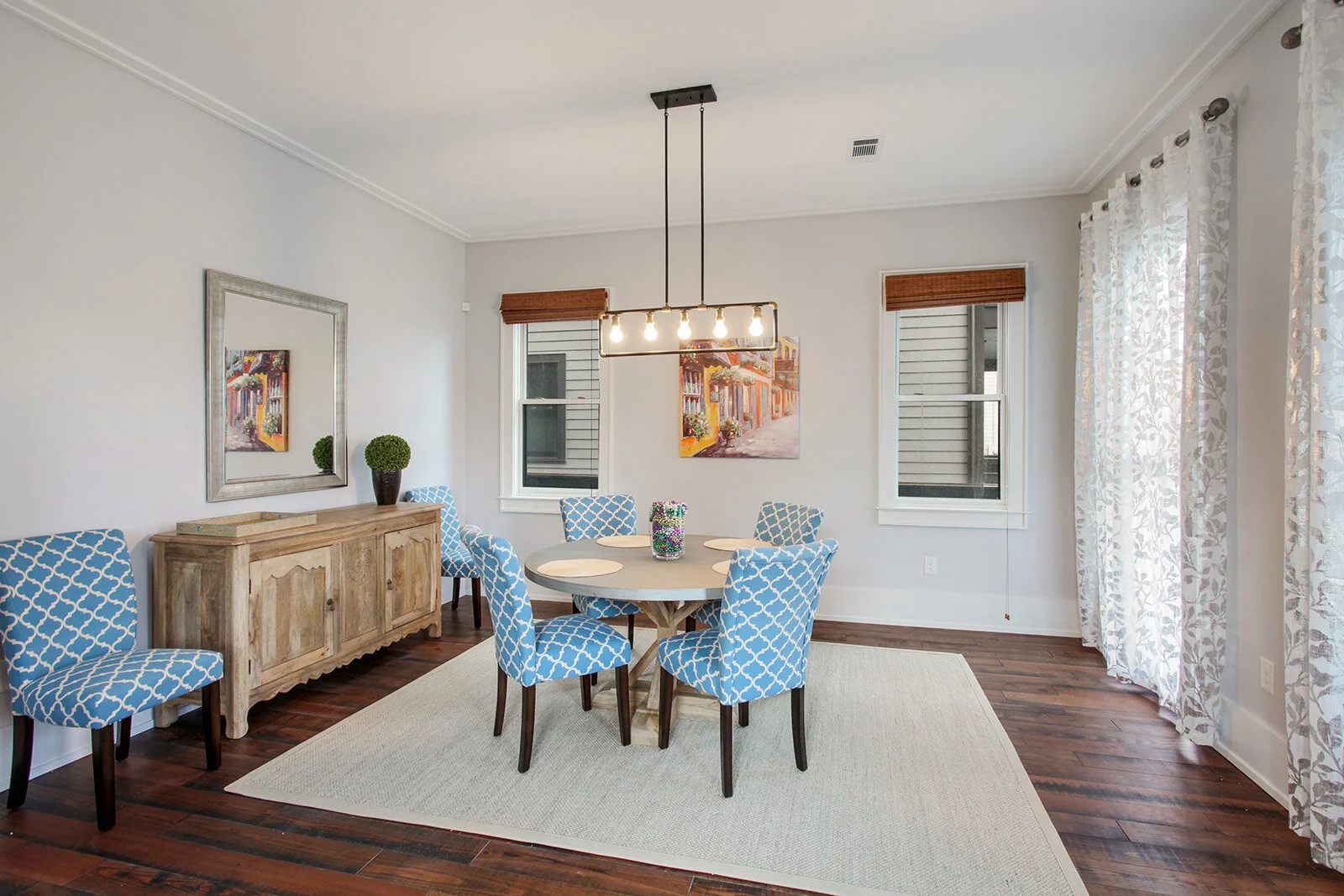 “Great location! Super nice inside! Would totally stay here again.” - Anelise