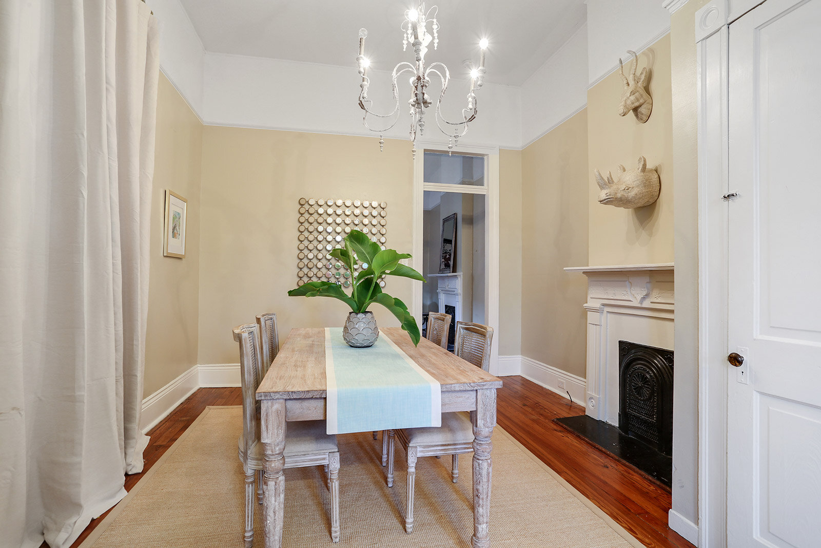 “This house is amazing! I fully recommend staying here.” - Victoria