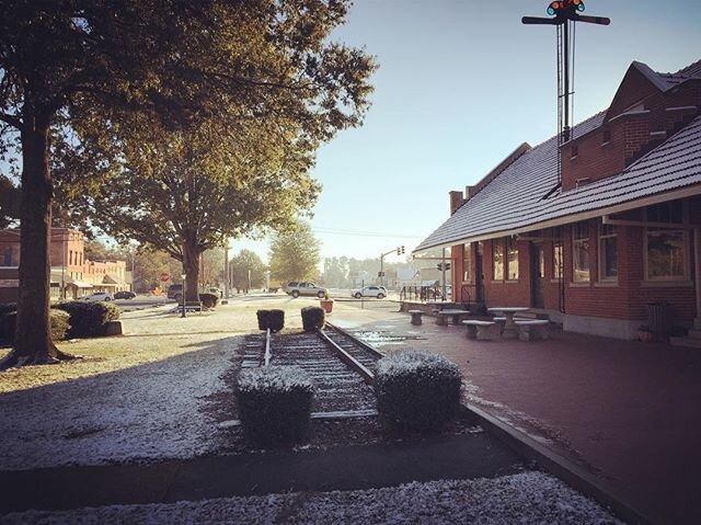 Brand.
New.
Day.
#LookAtLonoke
we have a fresh blanket of snow at dawn...
&lsquo;Tis a BRIGHT SEASON in our hometown!
#LonokeIsReady
#UnifiedConnectedBETTERLonoke