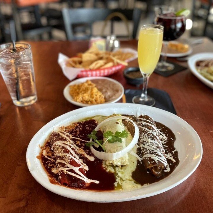 National Mimosa Day came just in time! Join us for lunch and add some fun and fizz to your Tuesday. Salud! 🥂 

📸 Renee M via Yelp
