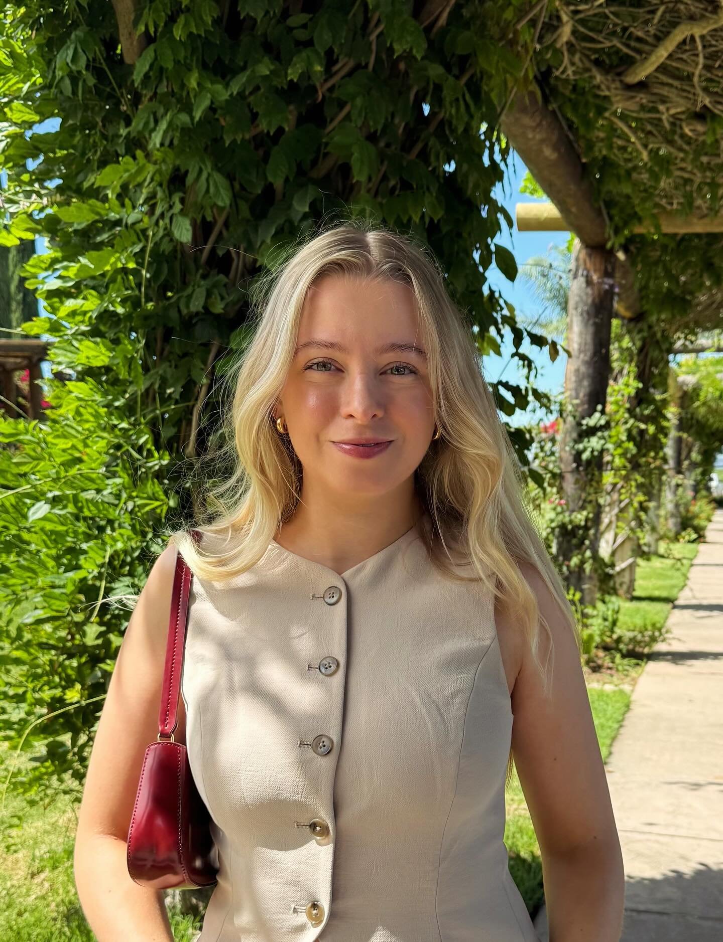 Meet one of our speech-language pathologists, Arielle! 👋

☀️ Background: Arielle is an LA native who earned both her bachelor&rsquo;s and master&rsquo;s degrees in Communication Disorders from CSUN. She&rsquo;s passionate about establishing trusting