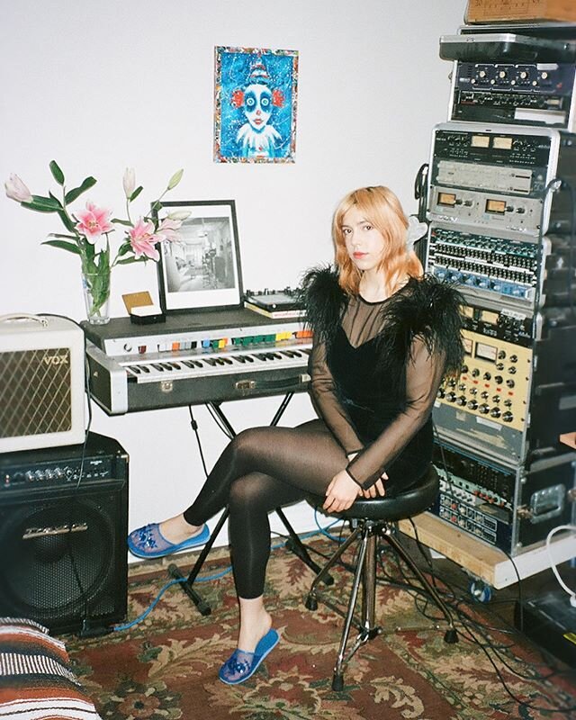 Followed suit and made a mix for my Italian family at @mapledeathrecords 🎭very low key~ + some very natural&trade;️ pics of my dad and I in quarantine last month🃏 mi manchi ti amo
