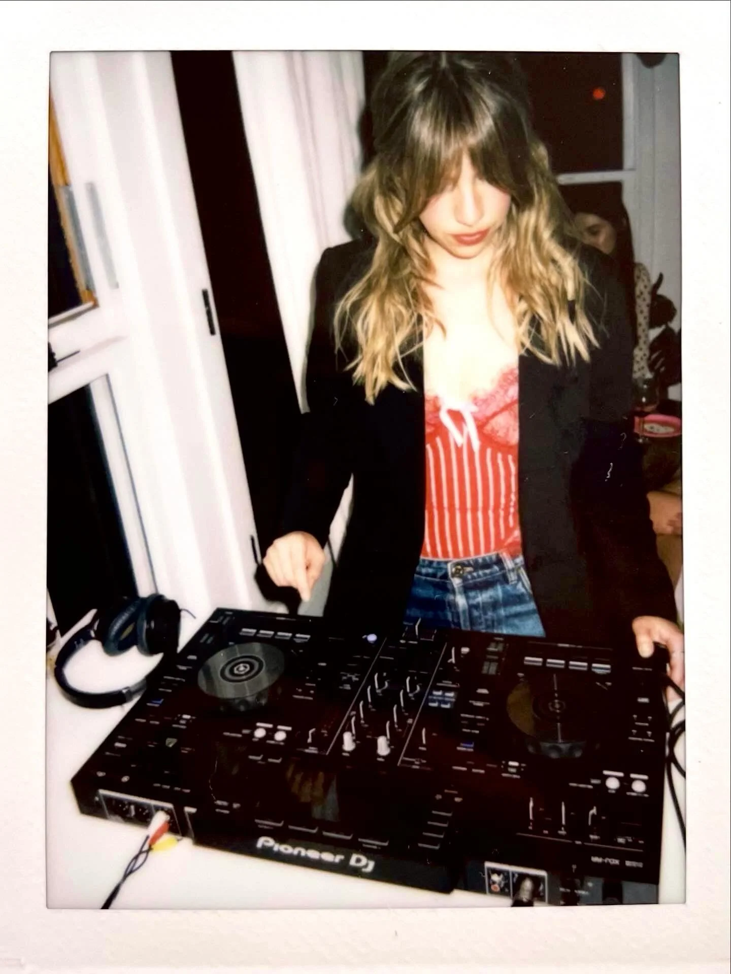 Valentines mix up today for my friend Lucy&rsquo;s brand new project @specialinterestmag 🗞️
We had some friends over and I selected a few of my favourite love songs 🌹+ a sneak peak into one of mine~ love is real