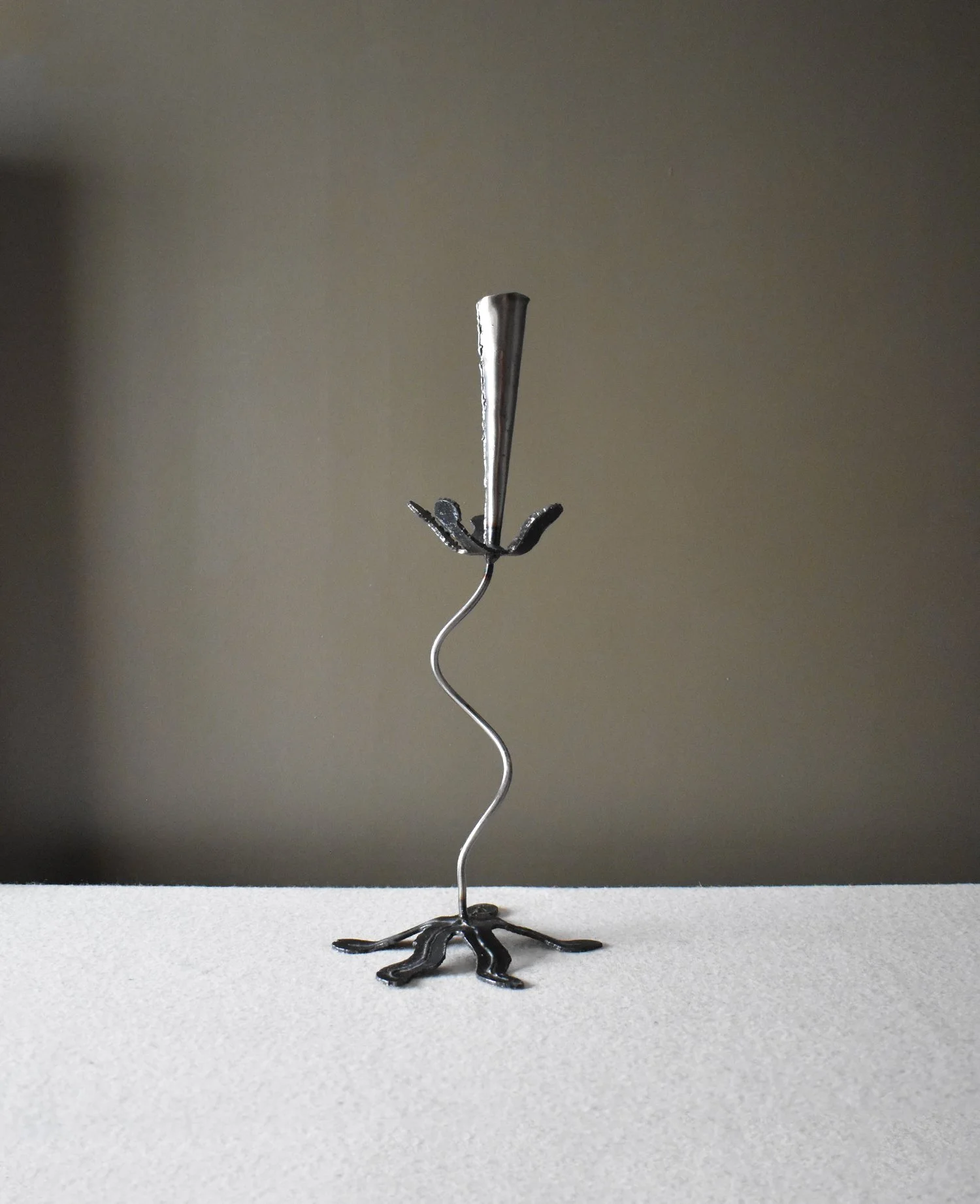 Metal-flower-stand-1.jpg