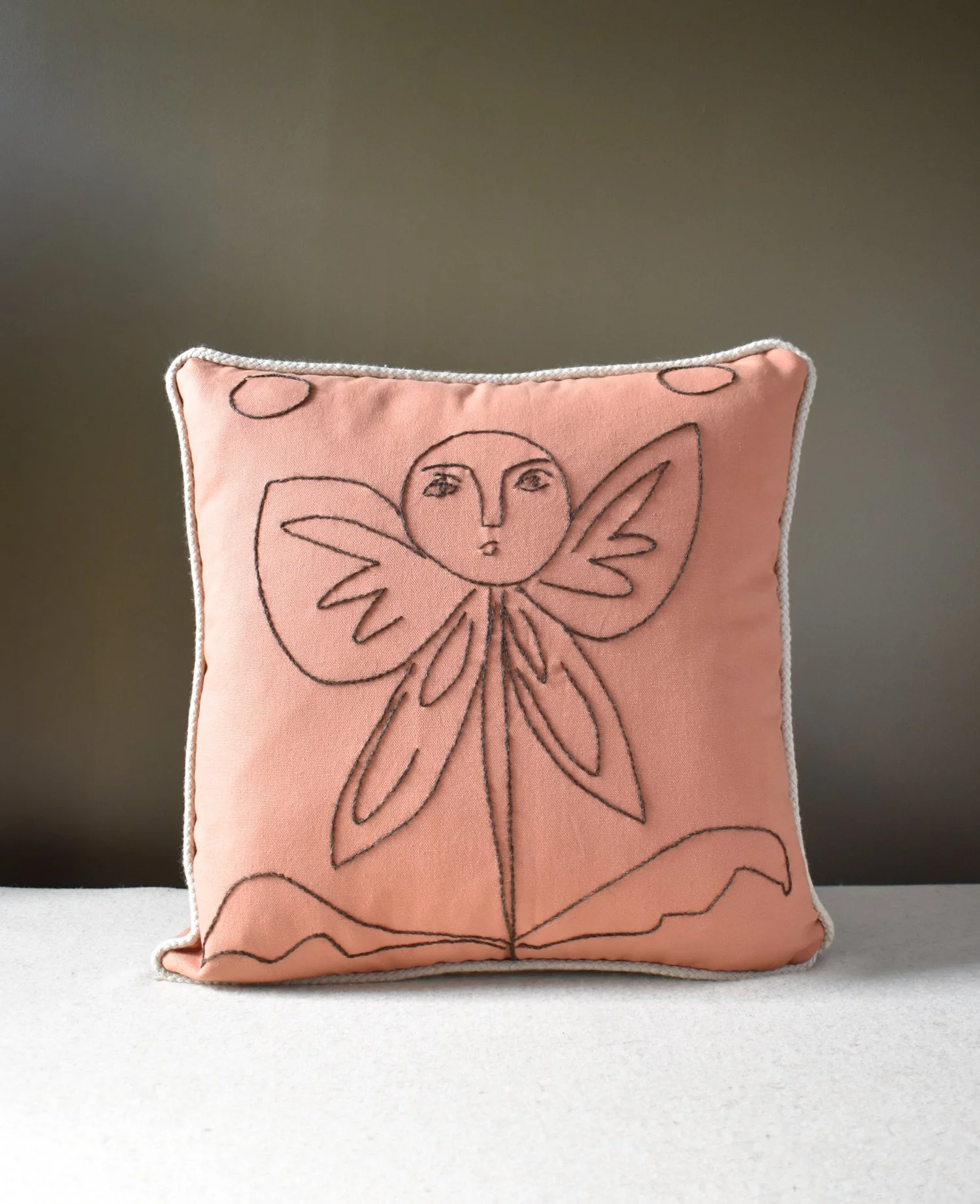 La Flor, Cushion