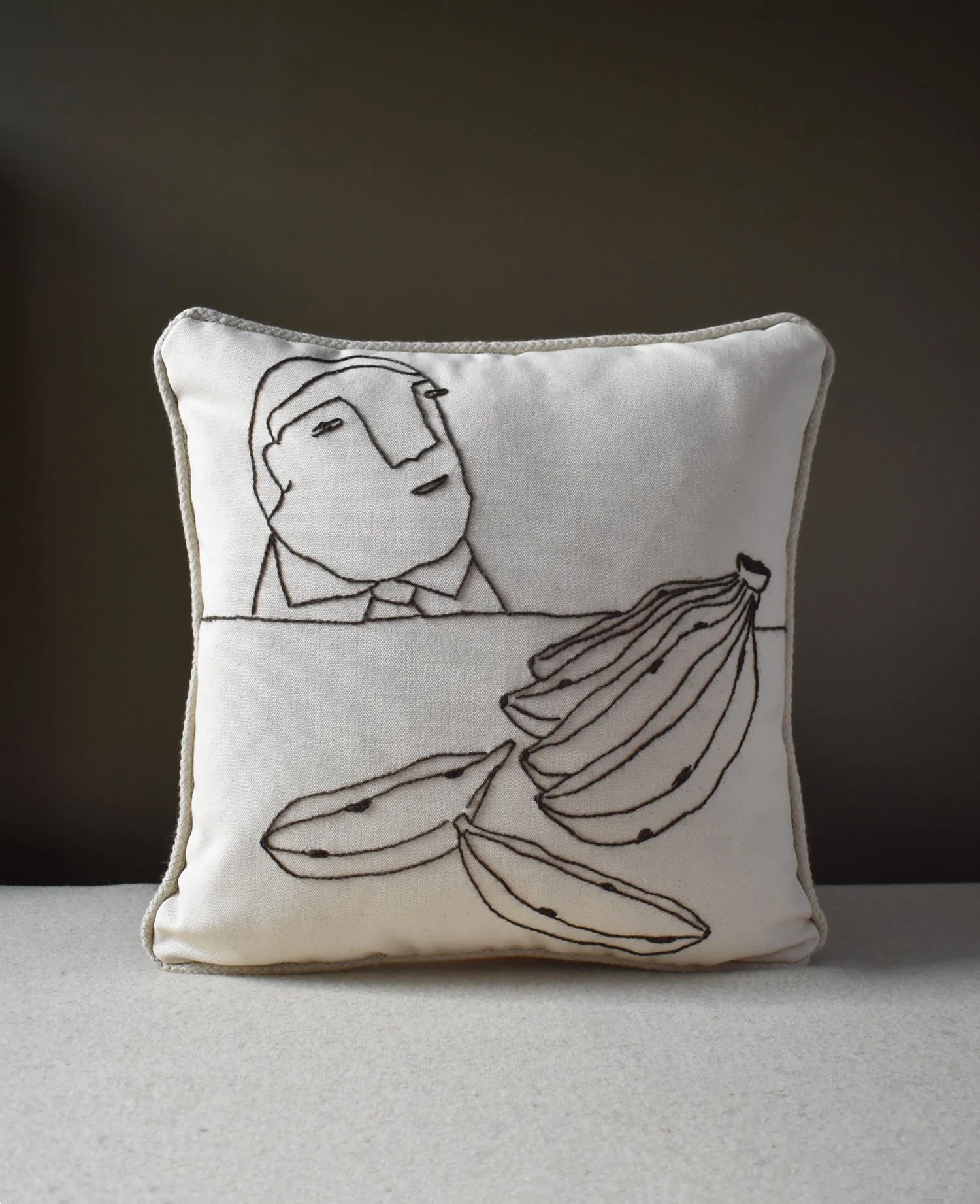 Almuerzo, Cushion