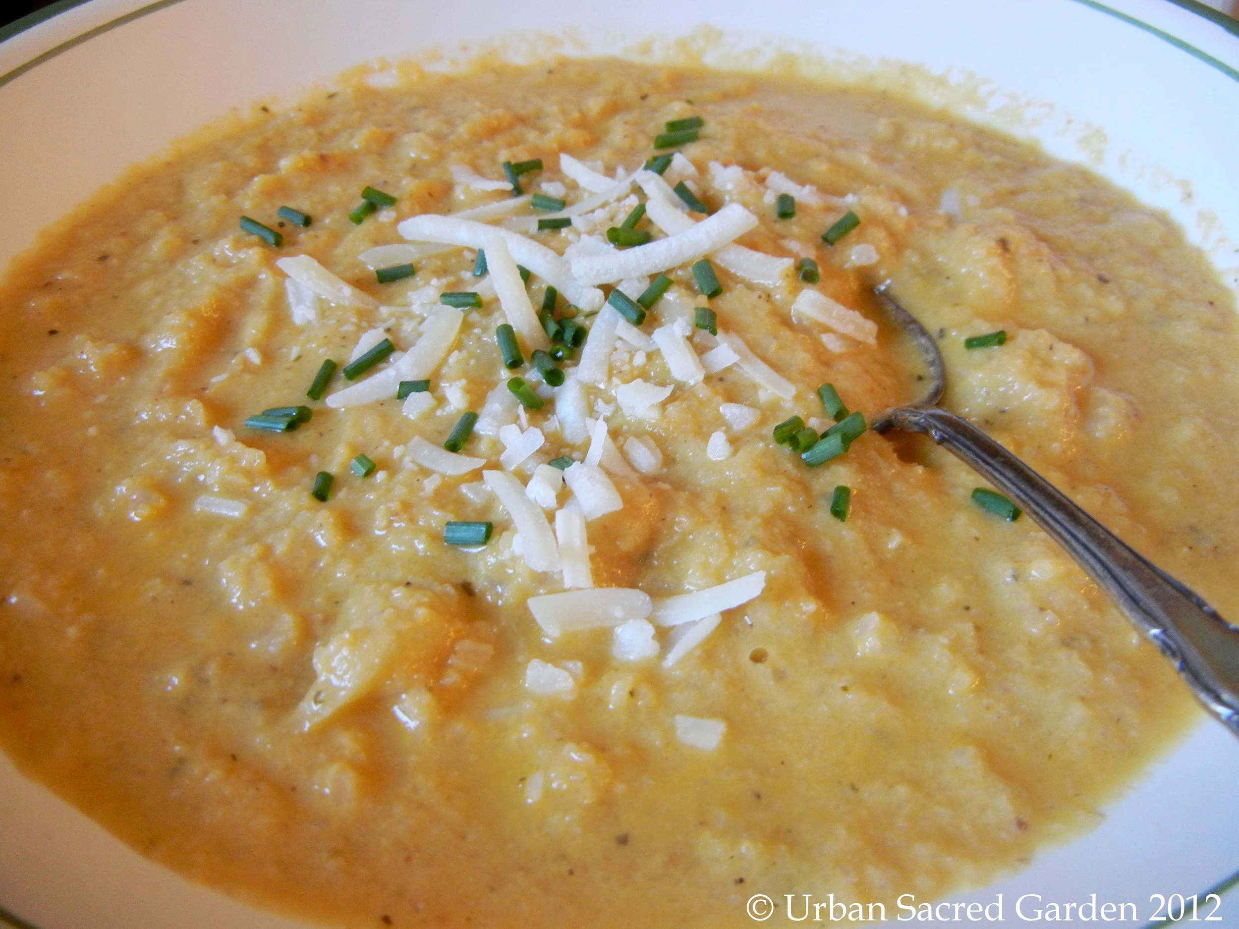 Garlic Roasted Cauliflower Soup