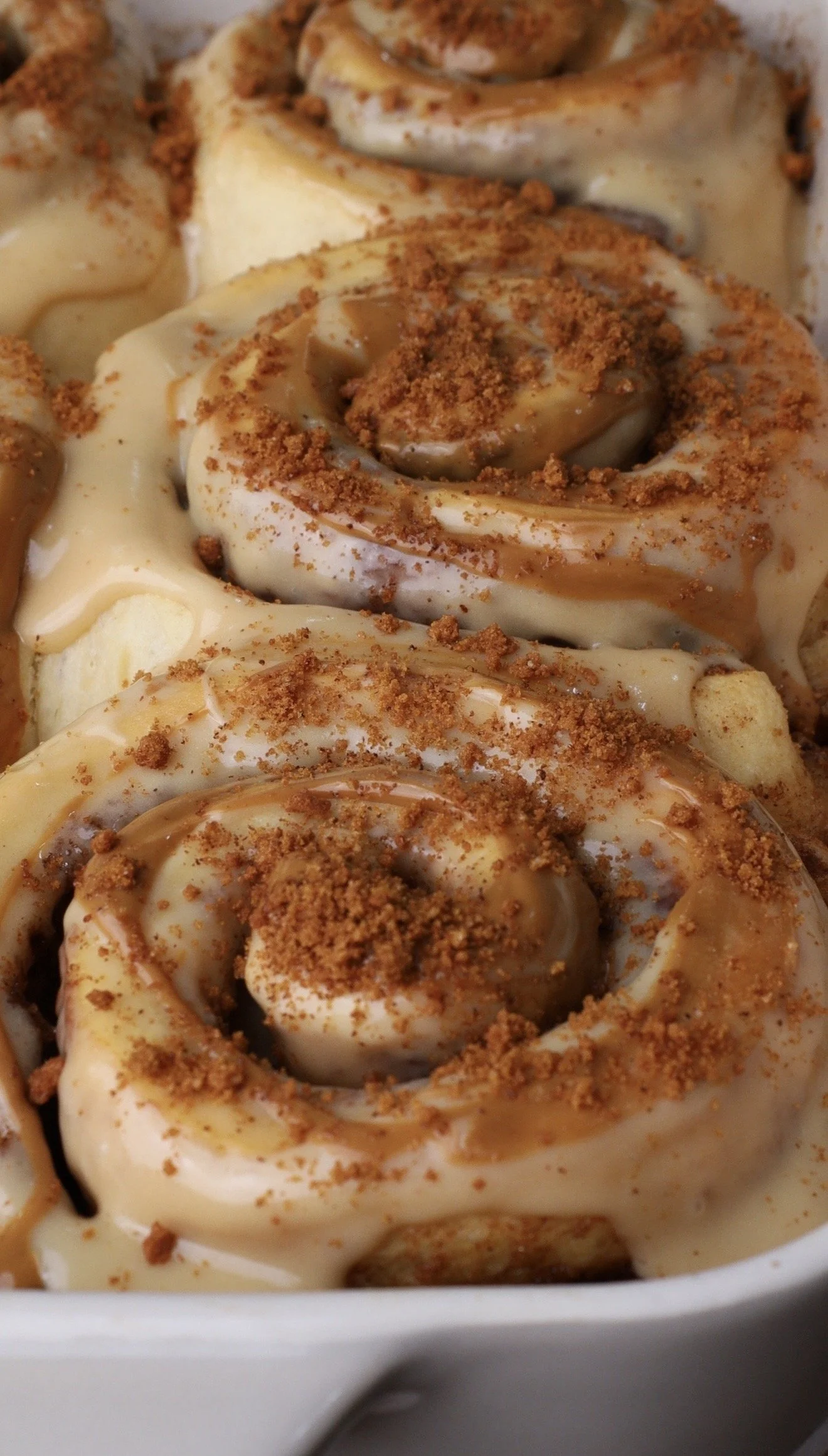 Biscoff Latte Cinnamon Rolls 