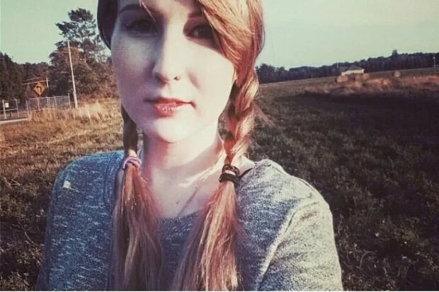 Artist of the Day | DEANNA FAYE