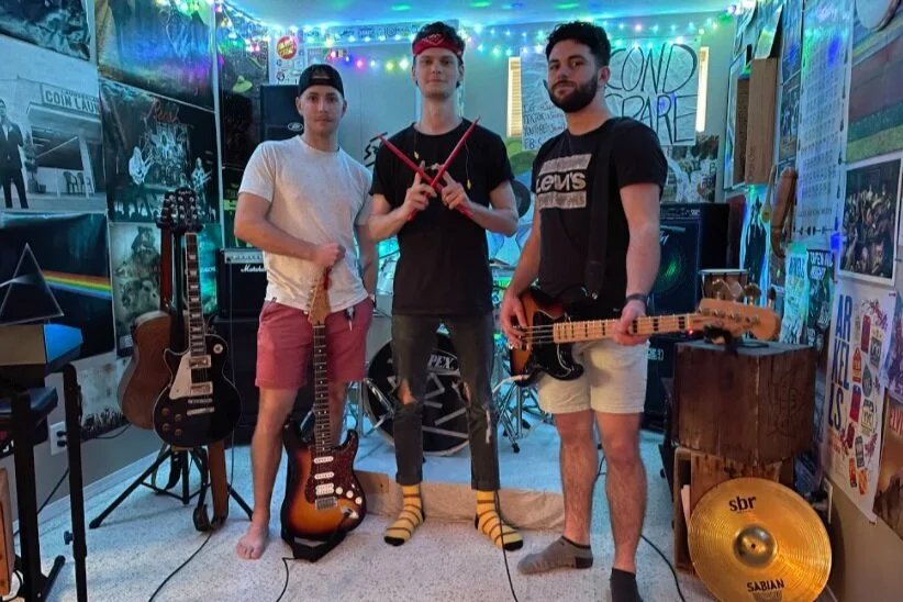 Artist of the Day | SECOND 2 SPARE
