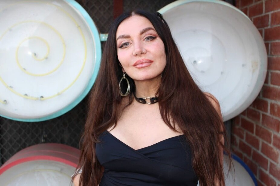 Artist of the Day | BETTY MOON