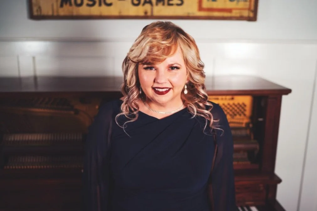 Artist of the Day | FRANCINE HONEY