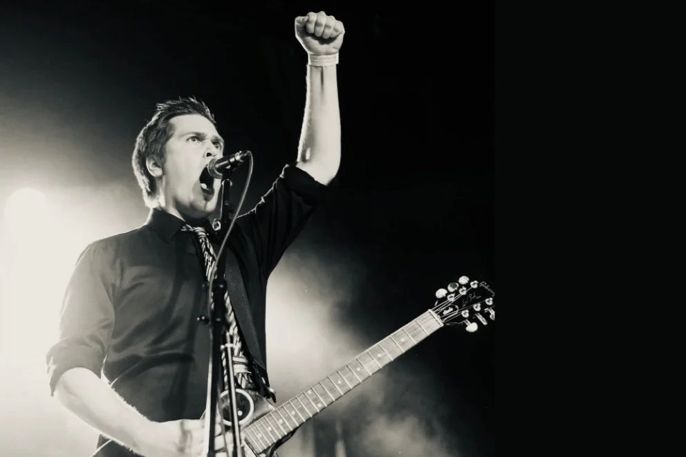 Artist of the Day | KEVIN TOWILL