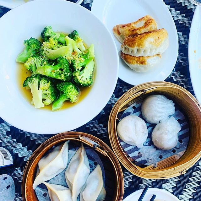 Sunday feels...Delicioussss dumplings 🥟🥟and all gluten free - massive selling point for my GF friend 👏🏼 nice one @dumplingsandbeerpottspoint 📸 @brie.creative.consultant