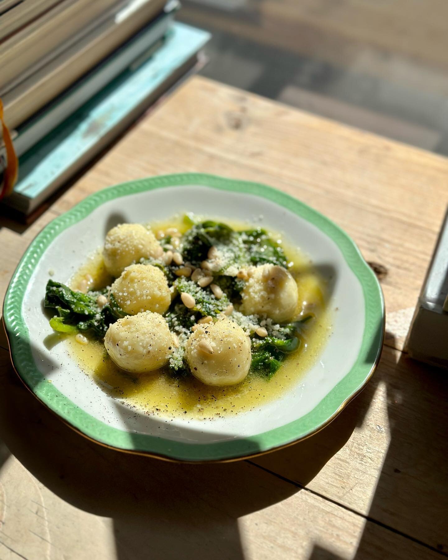 Friday at last, and at last, lunch again! Come on by between 12-14! 
- Gnudi, ramson, spinach, pine nuts 
- Spring vegetables salad with green goddess dressing, cucumber, potato, rhubarb, asparagus 
- Mataburro (finally in Sweden thanks to @vinvoyou 