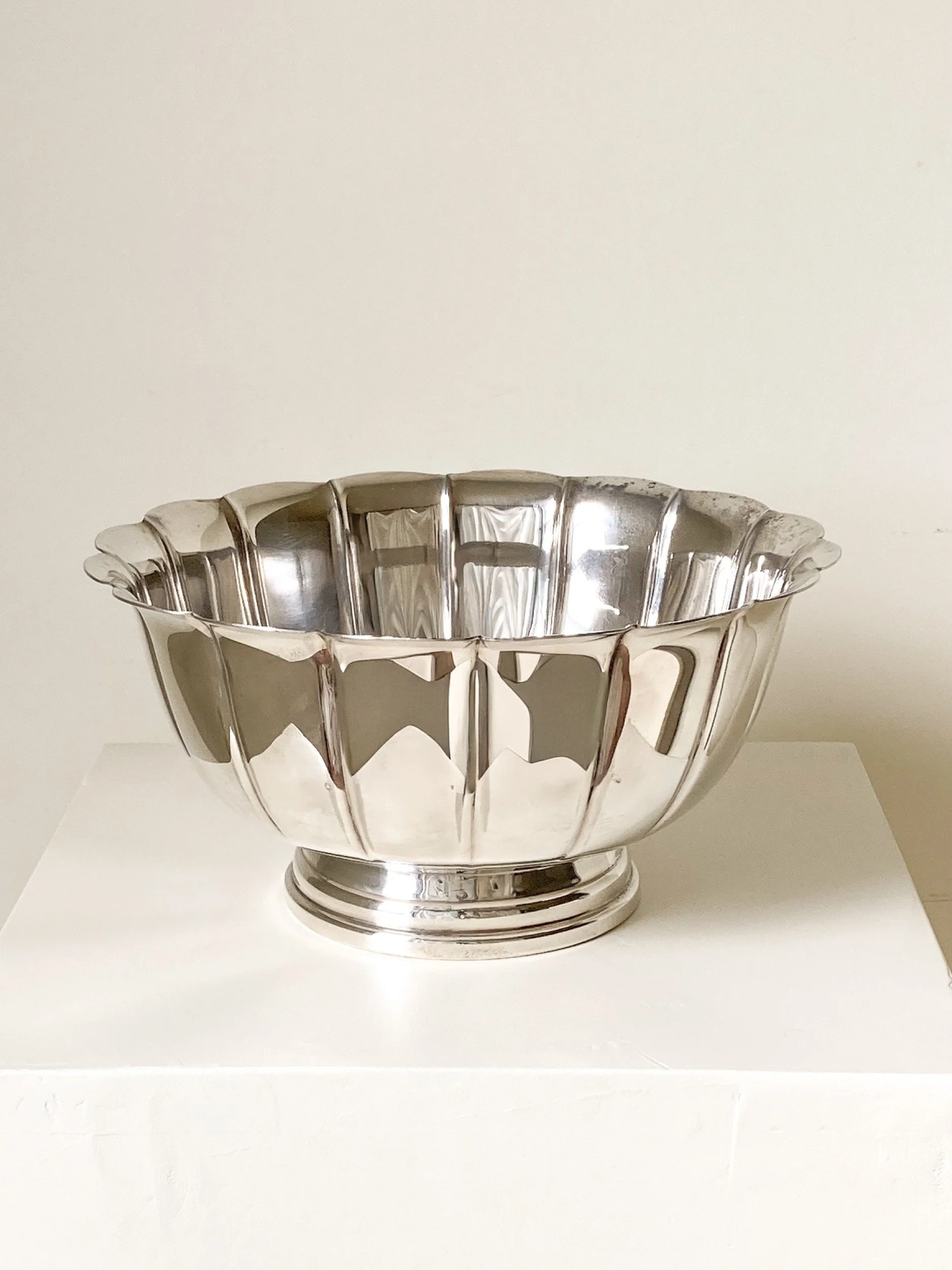 english-vintage-silver-plated-gadrooned-pedestal-bowl-8-the-diarist.jpg