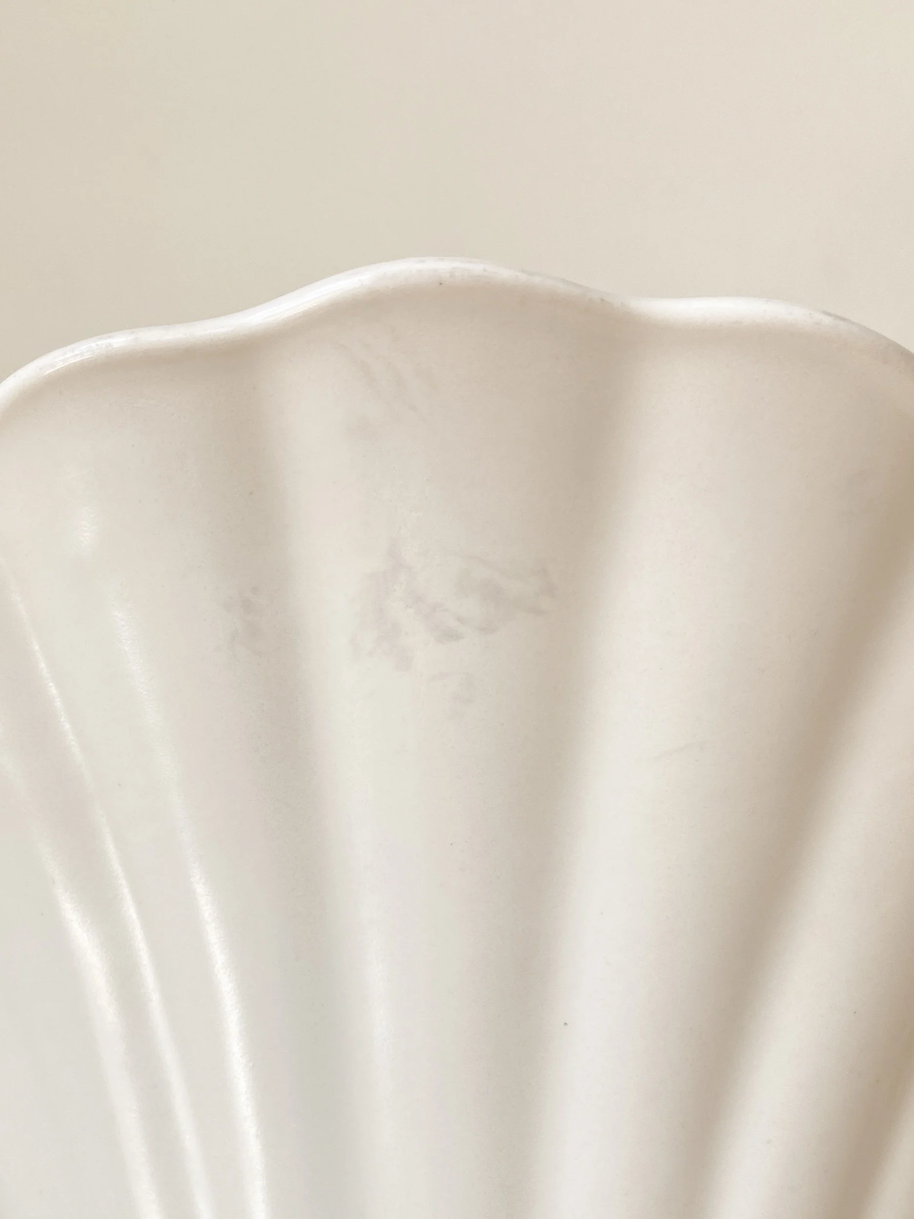vintage-wade-pottery-creamware-fan-vase-6-the-diarist.jpg
