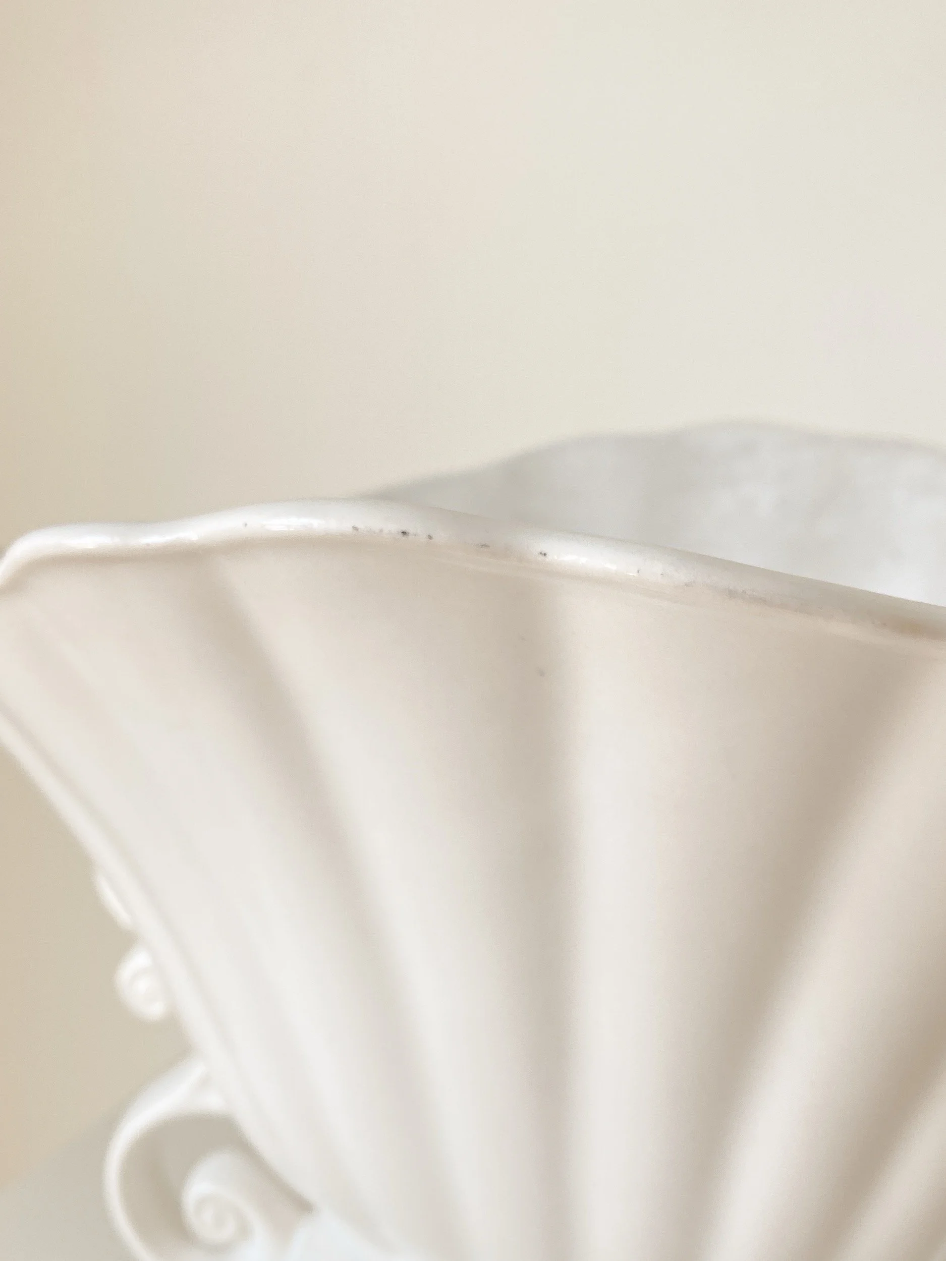 vintage-wade-pottery-creamware-fan-vase-3-the-diarist.jpg