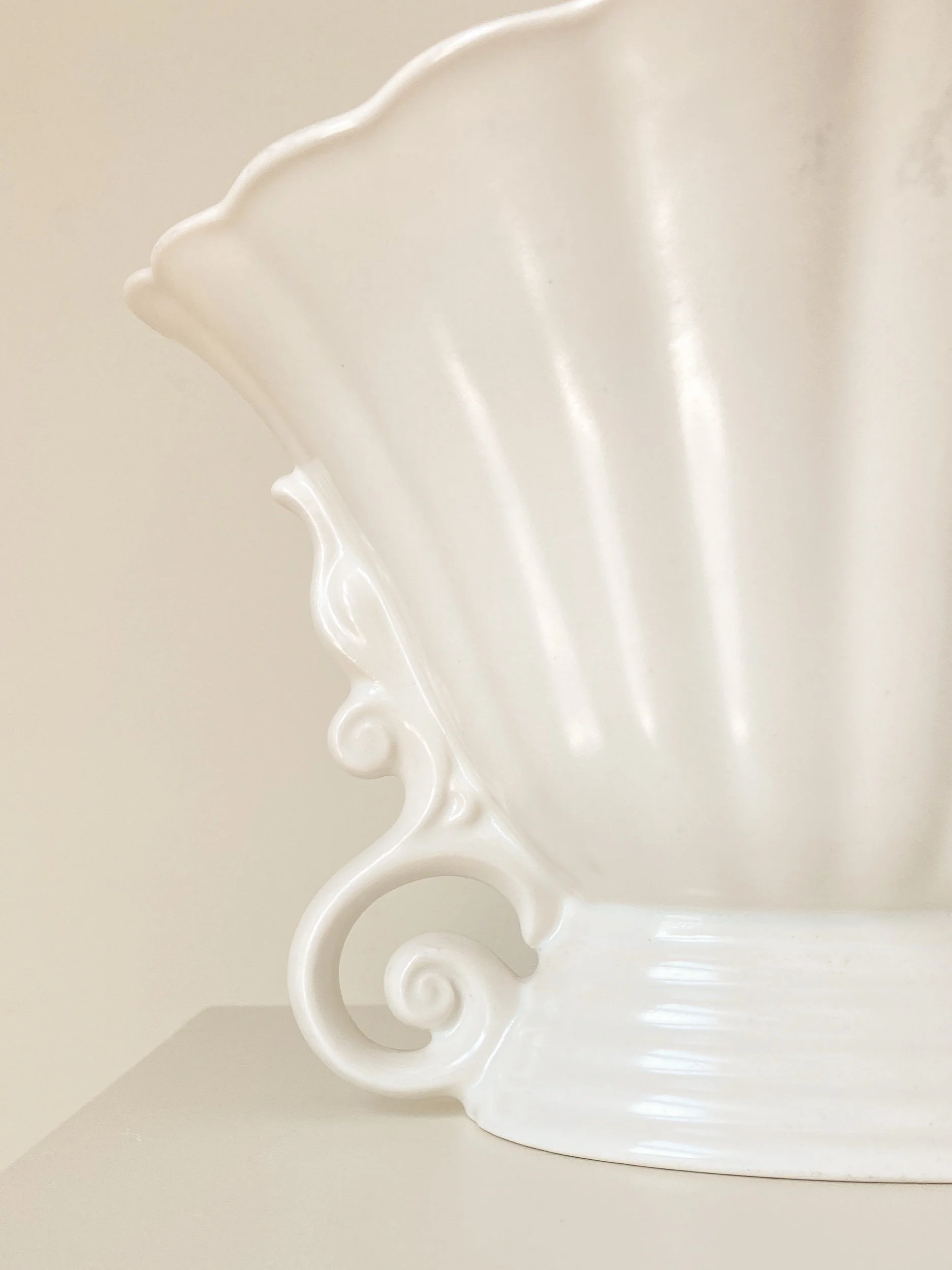 vintage-wade-pottery-creamware-fan-vase-7-the-diarist.jpg