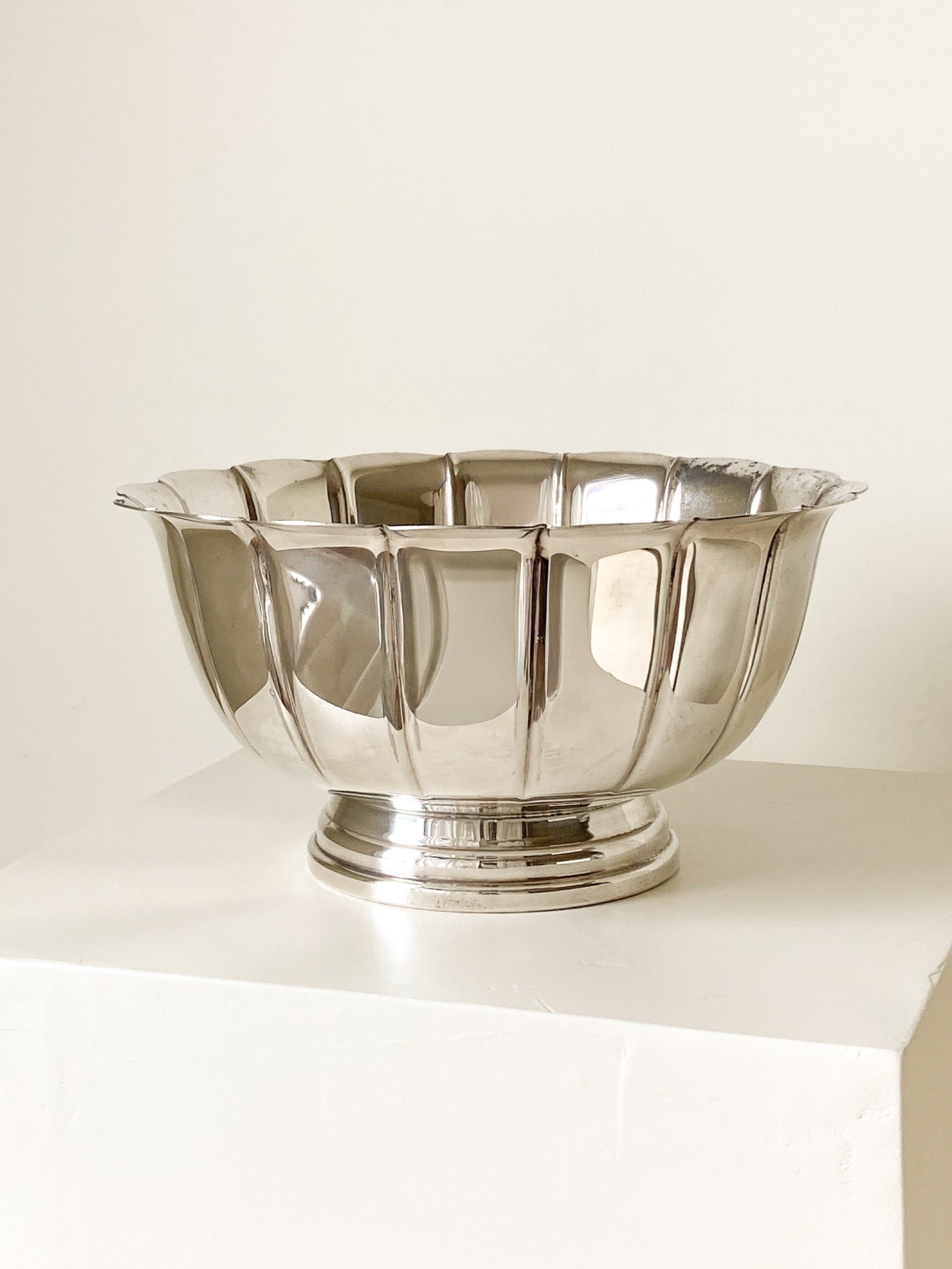 english-vintage-silver-plated-gadrooned-pedestal-bowl-7-the-diarist.jpg