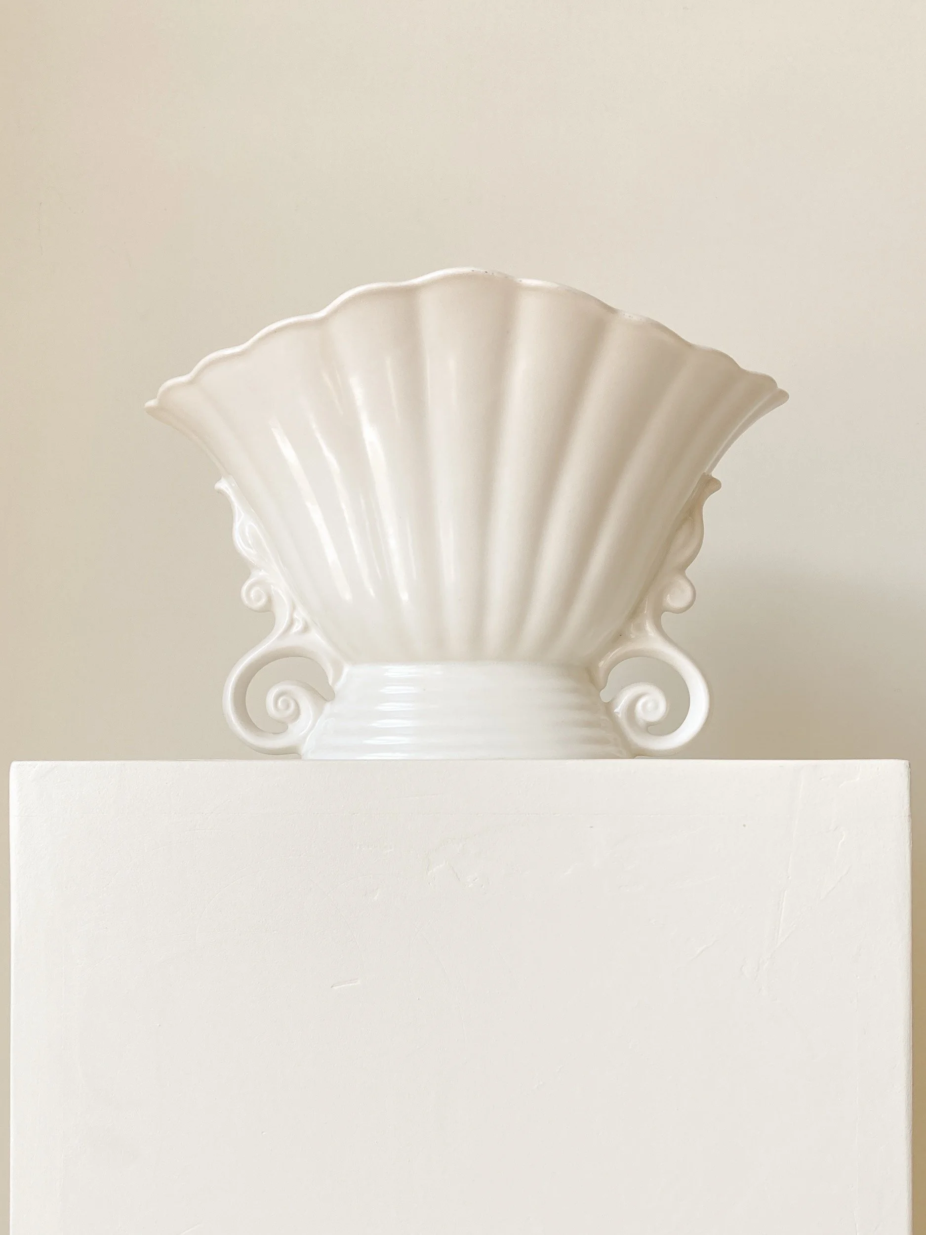 vintage-wade-pottery-creamware-fan-vase-1-the-diarist.jpg