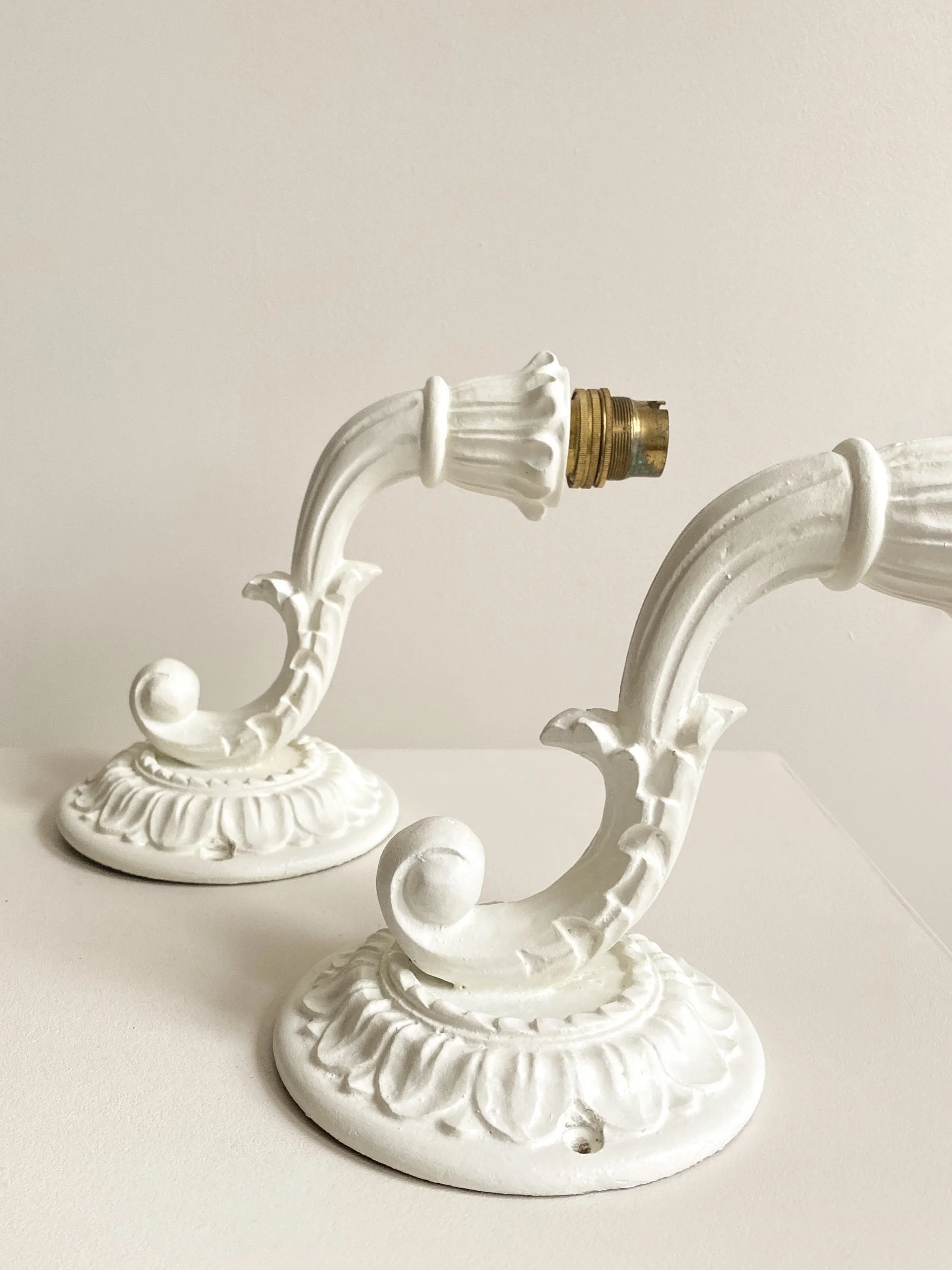 pair-french-carved-wood-acanthus-scroll-wall-light-sconces-11-the-diarist.jpg