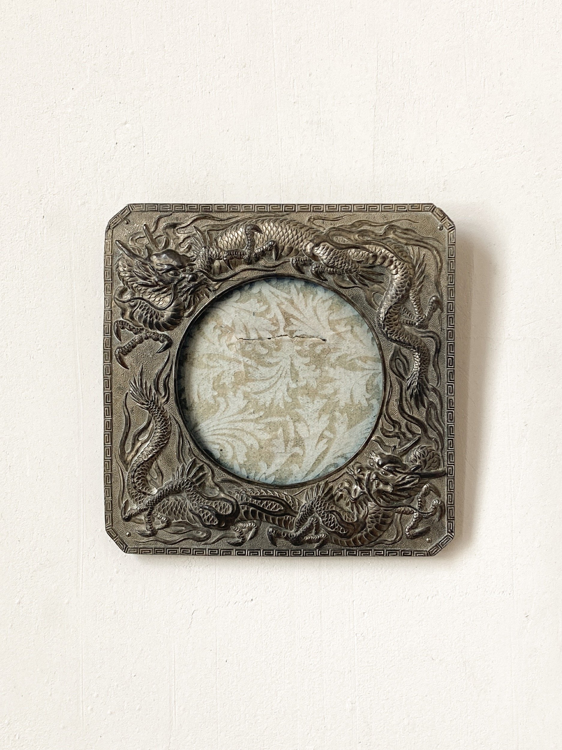 antique-japanese-meiji-period-circular-photo-frame-1-the-diarist.jpg
