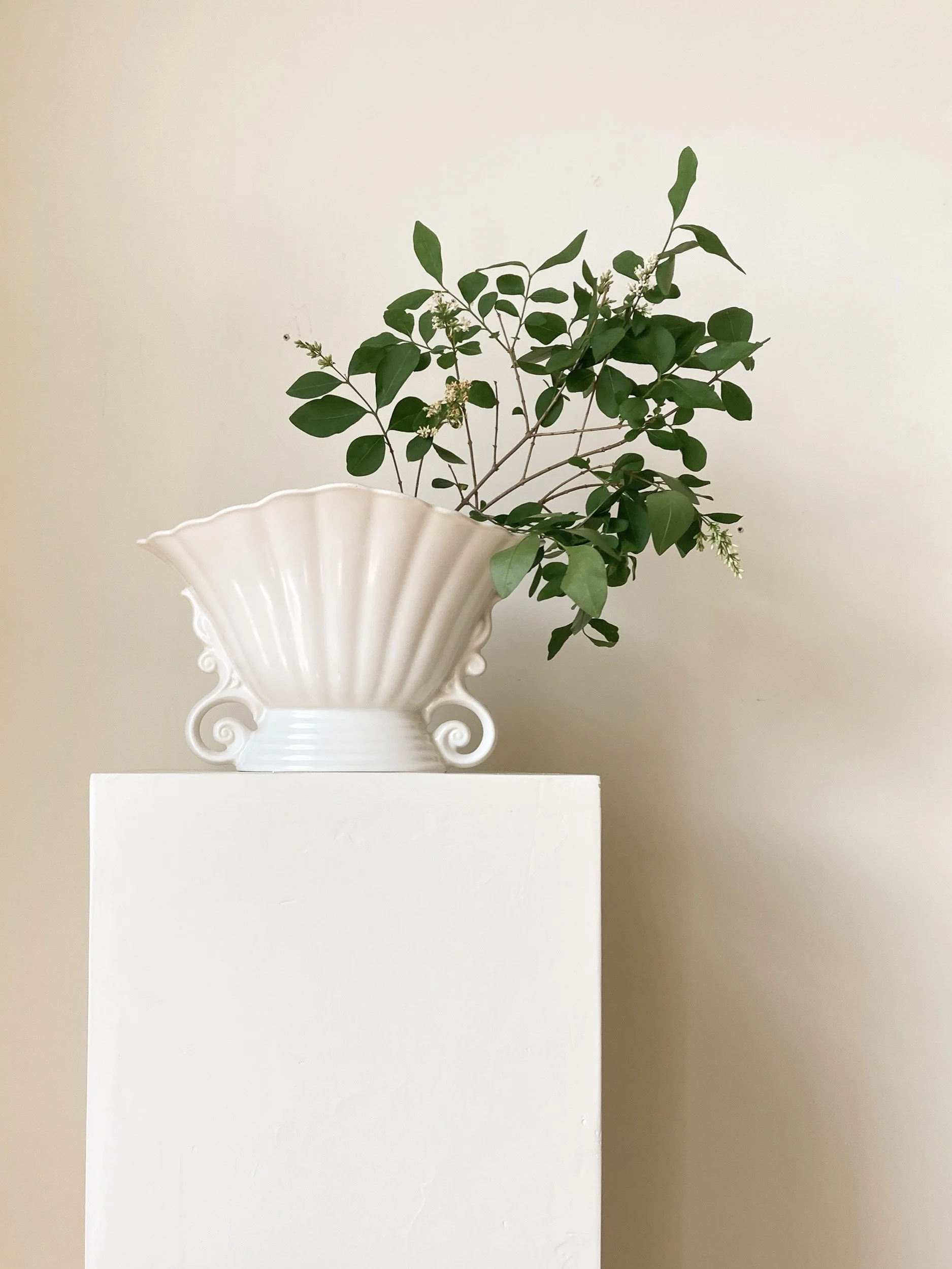 vintage-wade-pottery-creamware-fan-vase-10-the-diarist.jpg