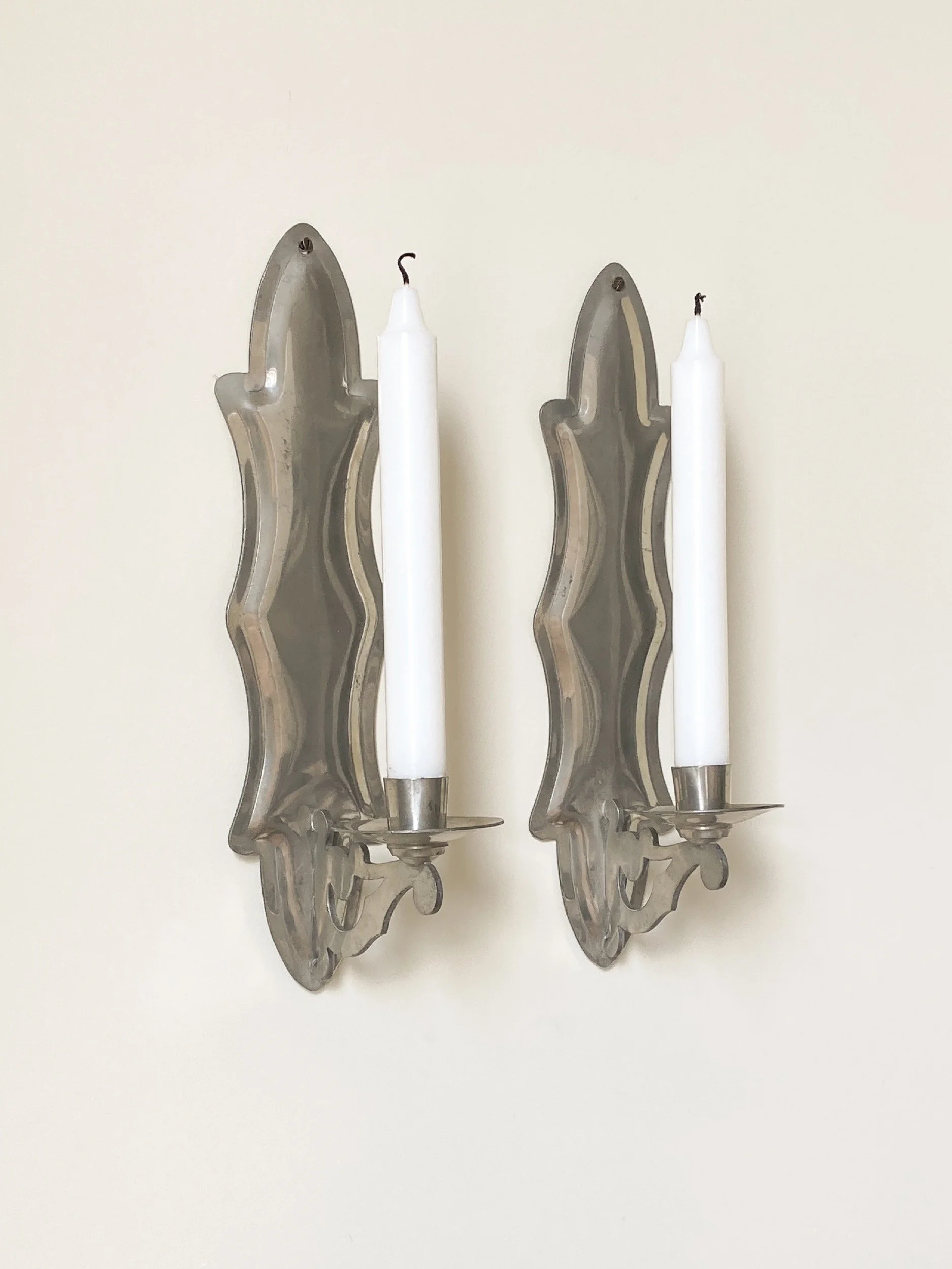 vintage-silver-pewter-pair-flame-edge-candle-sconces-4-the-diarist.jpg
